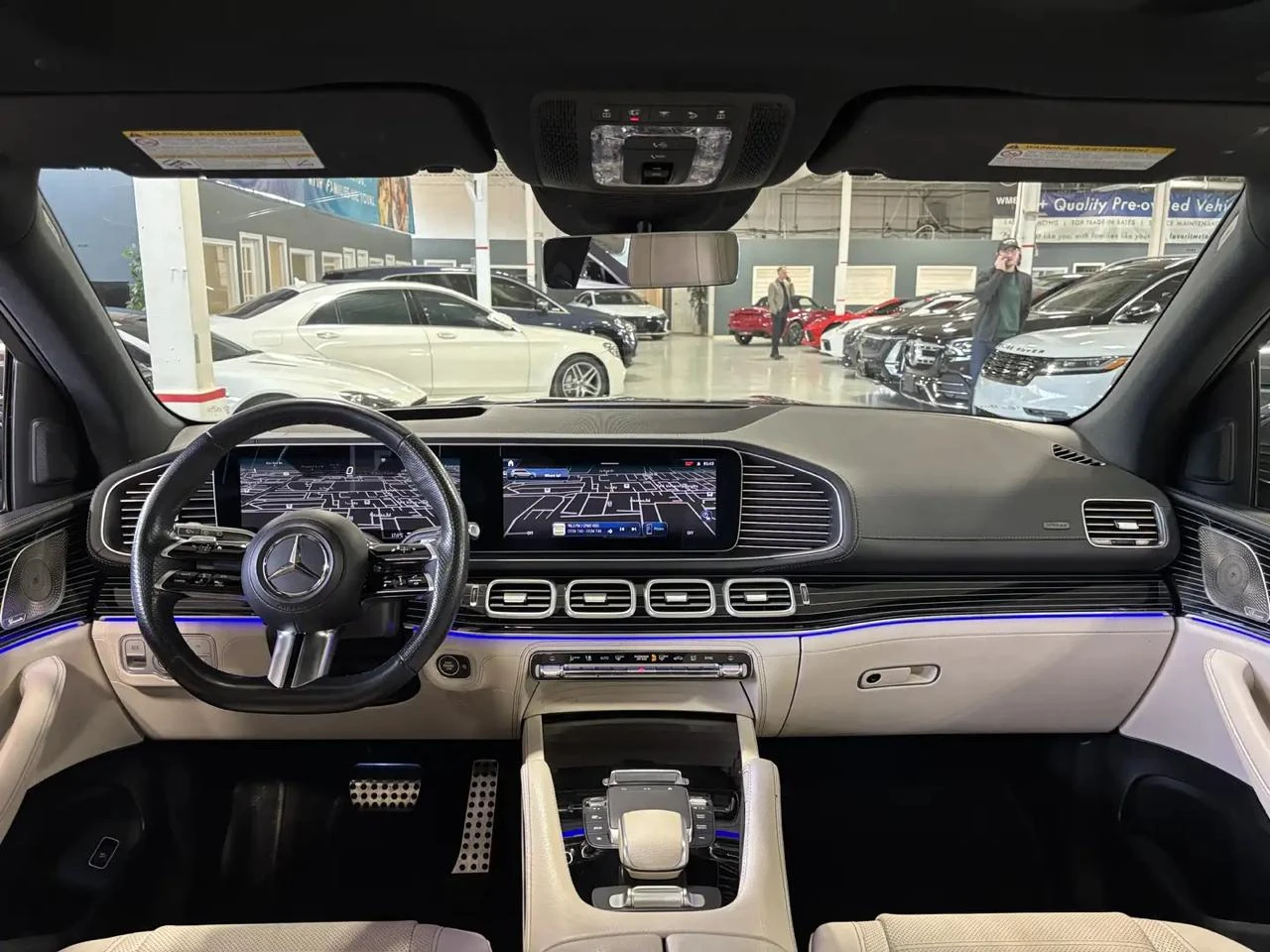 Mercedes-Benz GLS 450 FACELIFT* MASSAGE* PANO* ОБДУХ, снимка 6 - Автомобили и джипове - 55627515