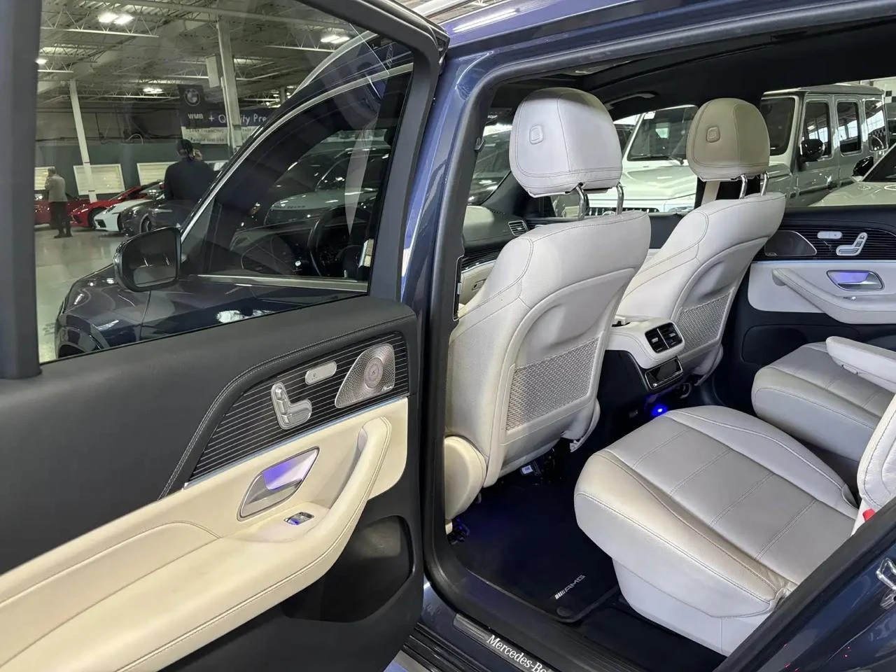 Mercedes-Benz GLS 450 FACELIFT* MASSAGE* PANO* ОБДУХ, снимка 11 - Автомобили и джипове - 55627515