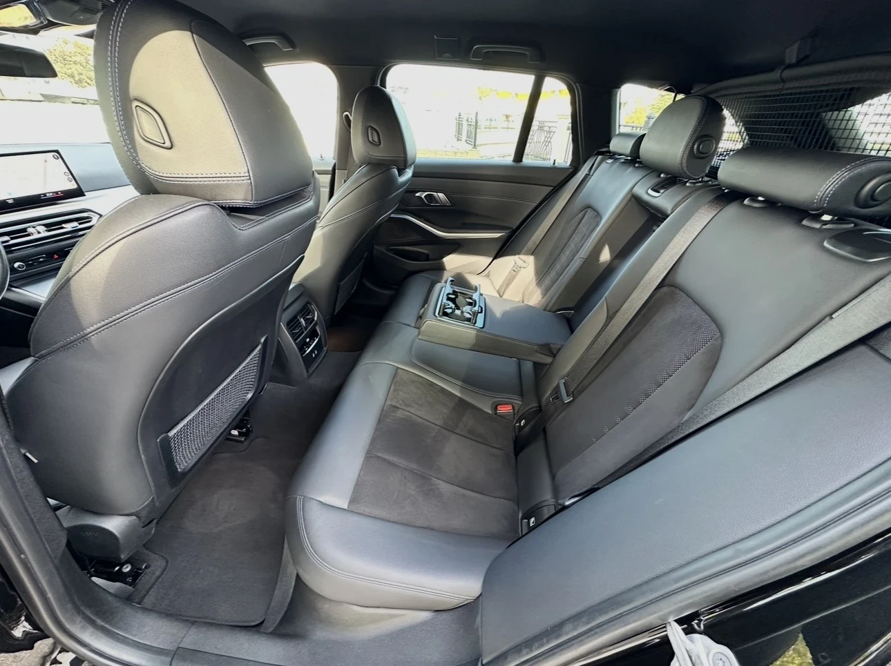 BMW 320 D xDrive 2023г/3xMSport/Distrinic/SHADOW Line, снимка 11 - Автомобили и джипове - 55674263