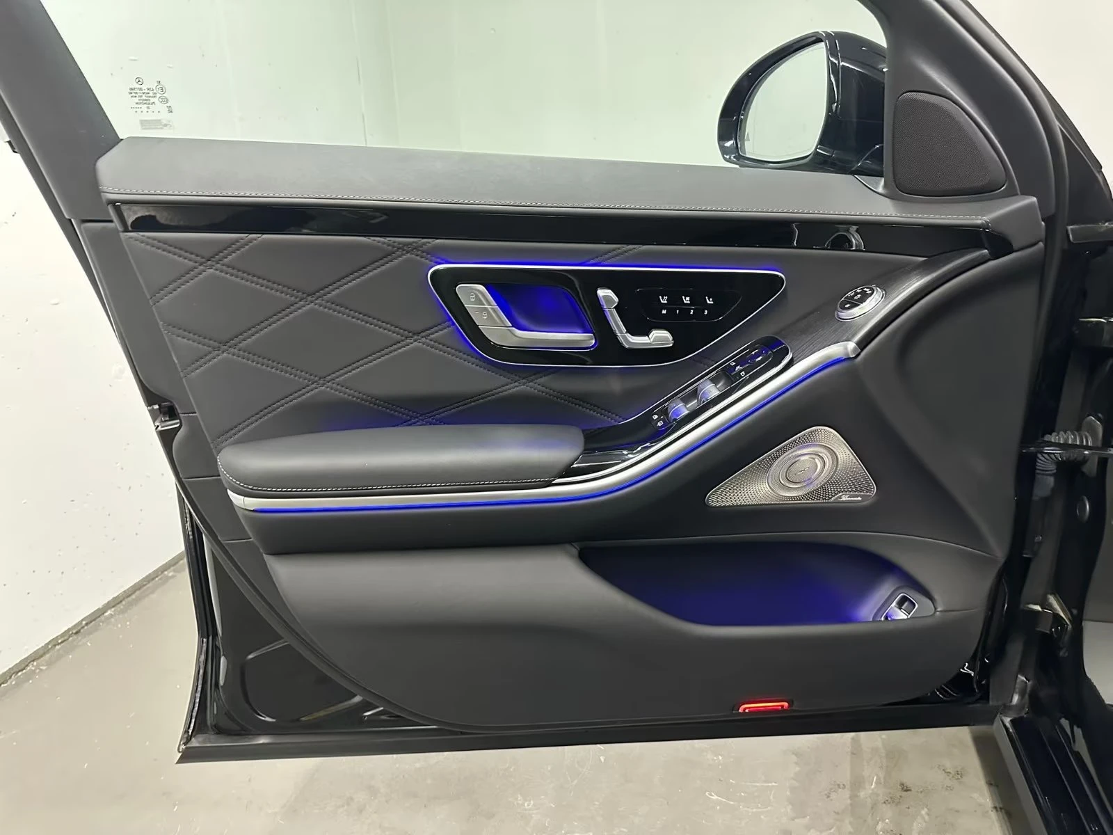 Mercedes-Benz S 680 MAYBACH / EXCLUSIVE / EXECUTIVE / BURM / PANO/ HUD, снимка 8 - Автомобили и джипове - 55914413