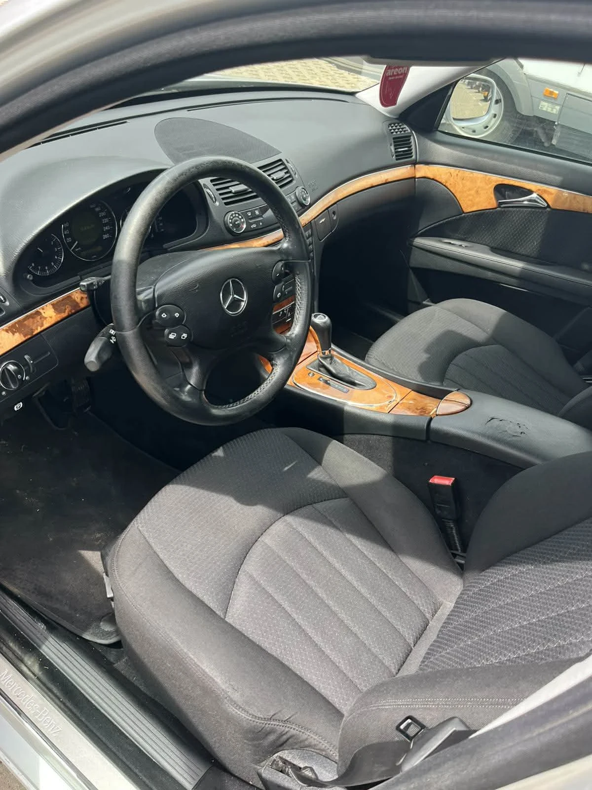 Mercedes-Benz E 220, снимка 15 - Автомобили и джипове - 56124066