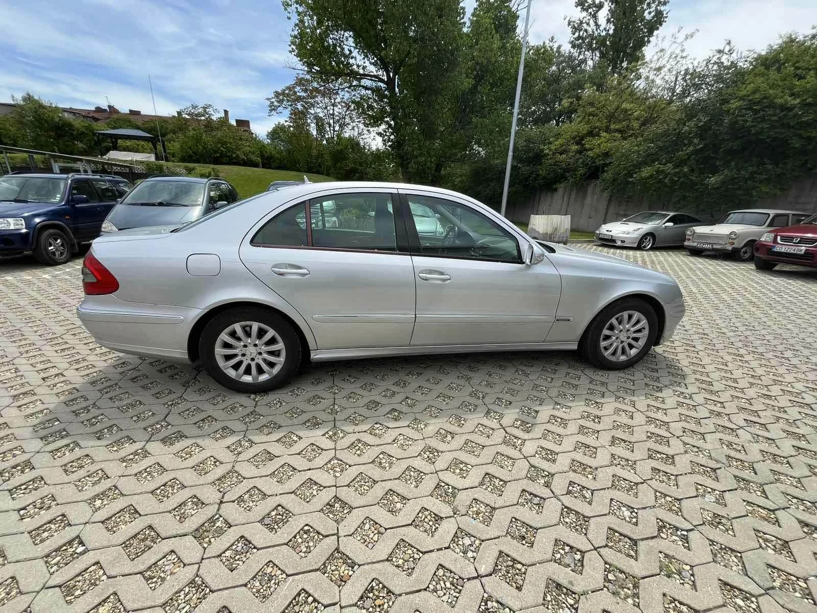 Mercedes-Benz E 220, снимка 3 - Автомобили и джипове - 56124066