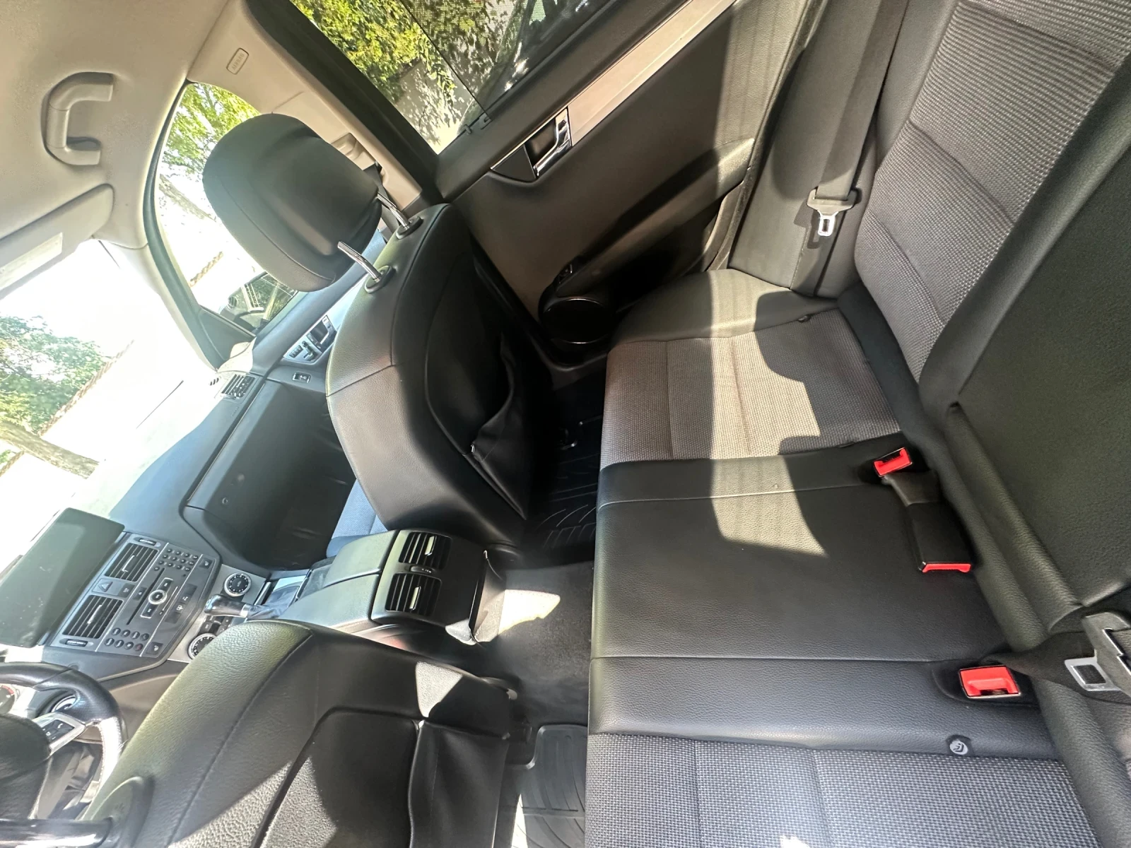 Mercedes-Benz C 350, снимка 12 - Автомобили и джипове - 56130405
