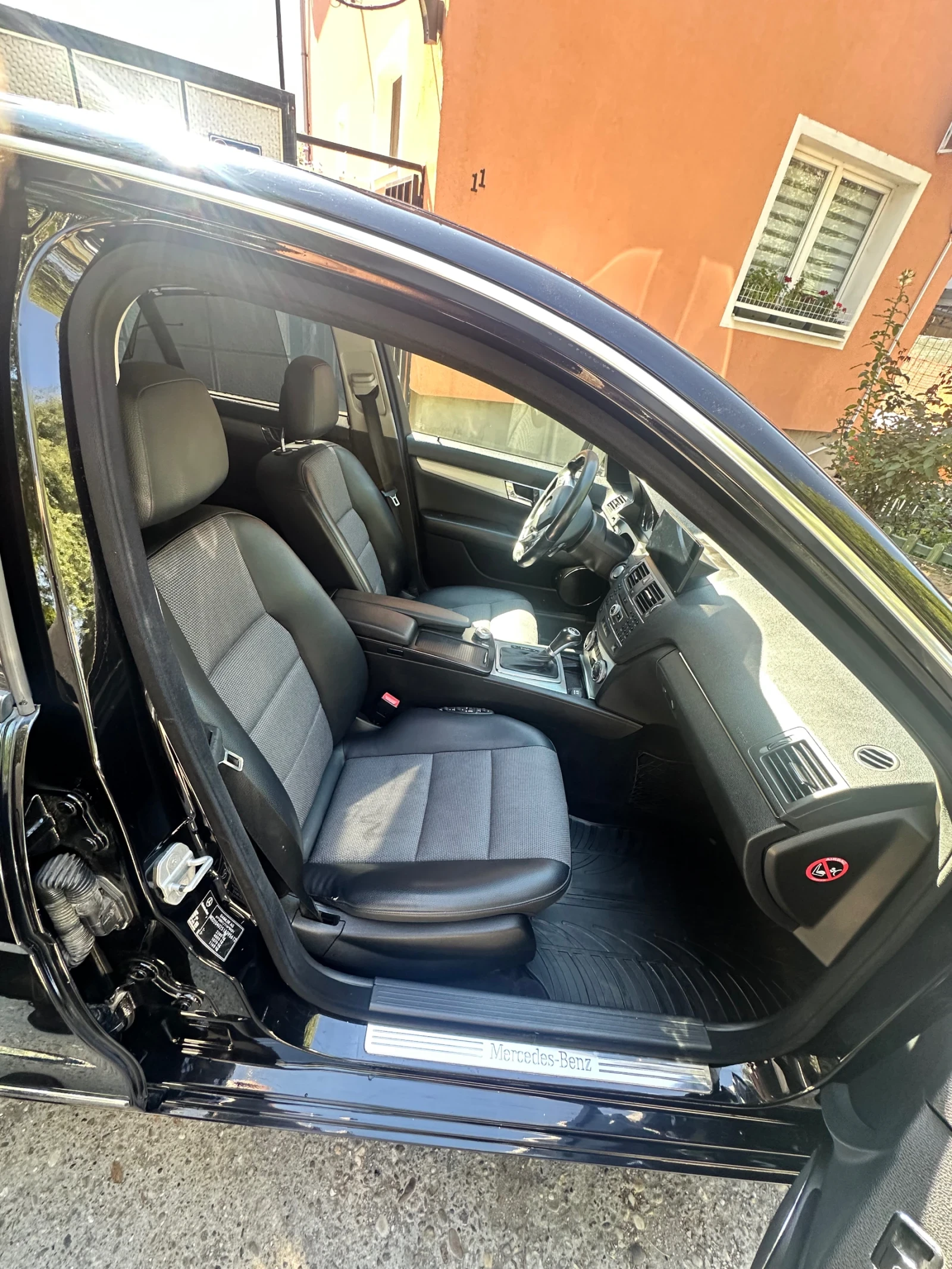 Mercedes-Benz C 350, снимка 14 - Автомобили и джипове - 56130405