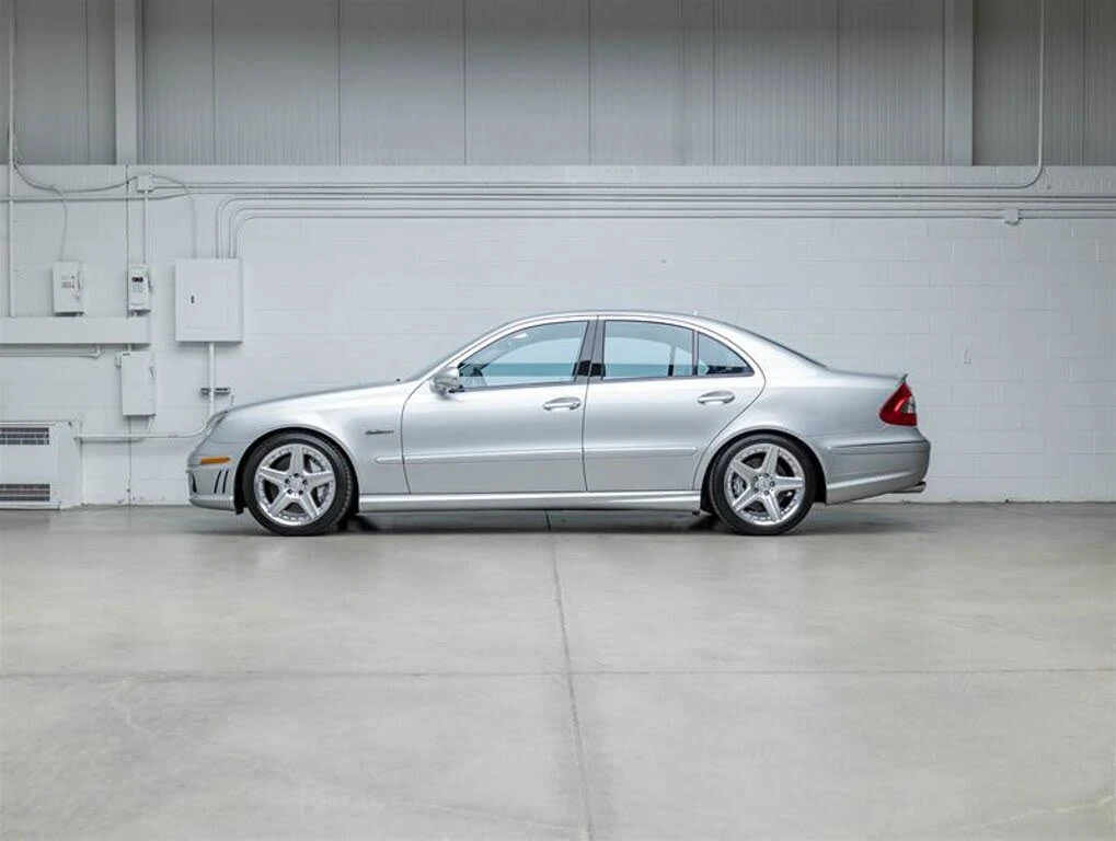 Mercedes-Benz E 63 AMG АвтоКредит * (ЦЕНА ДО БГ), снимка 3 - Автомобили и джипове - 56342467
