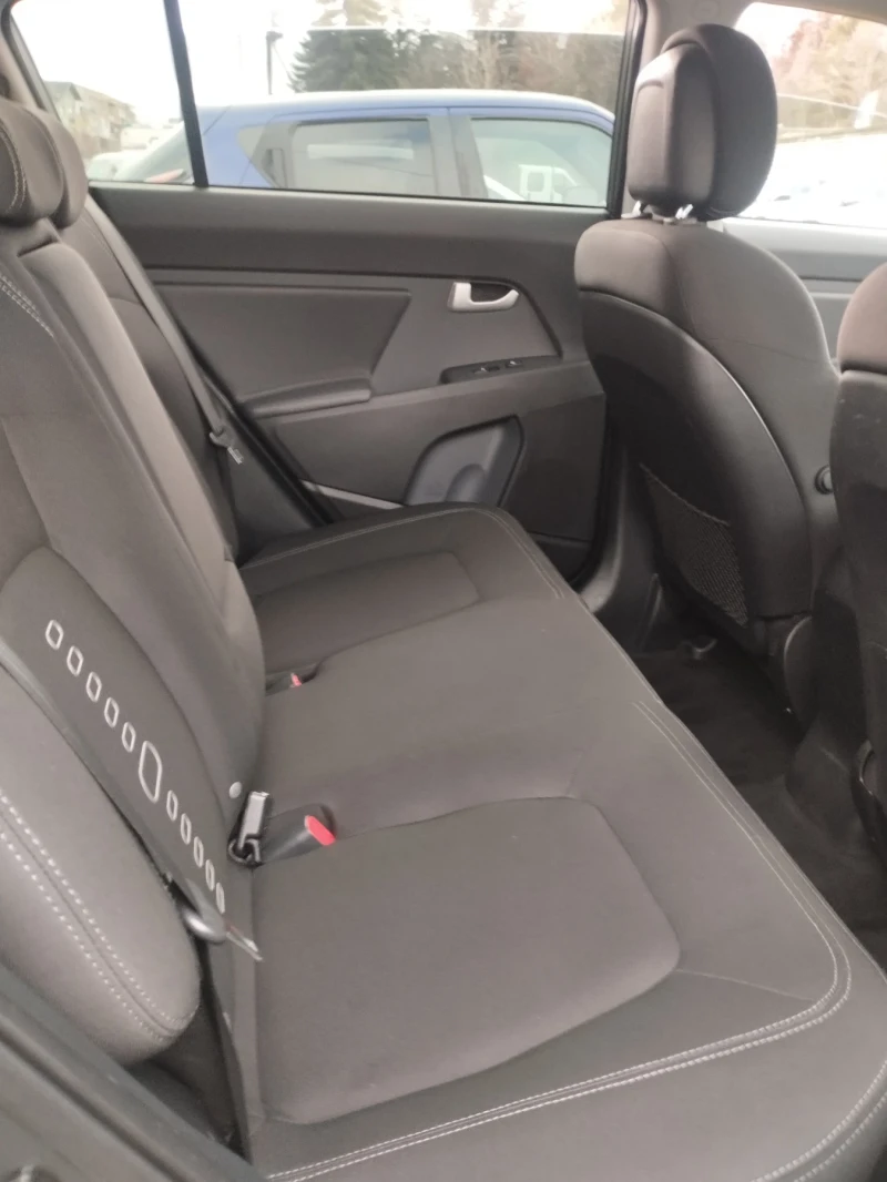 Kia Sportage 2.0 benzin navigation automatic 4* 4, снимка 8 - Автомобили и джипове - 53292517