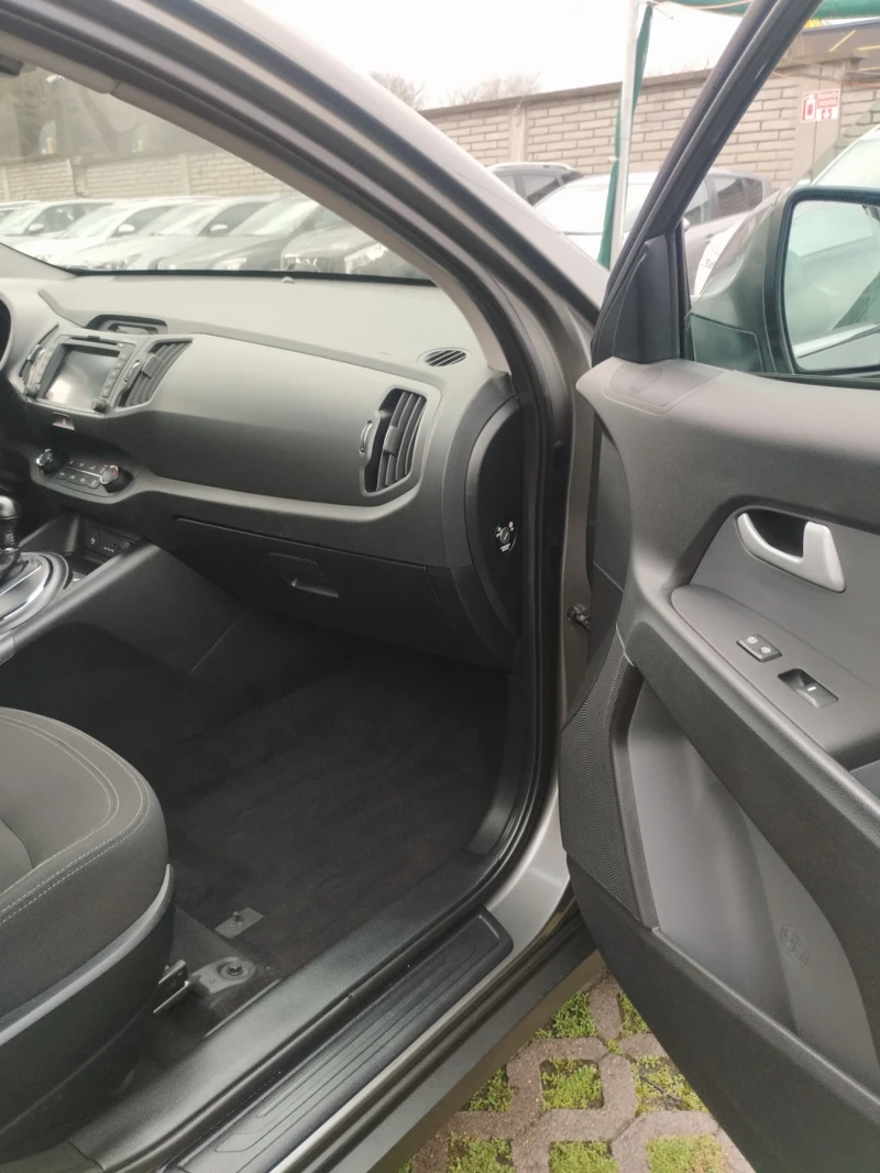 Kia Sportage 2.0 benzin navigation automatic 4* 4, снимка 11 - Автомобили и джипове - 53292517