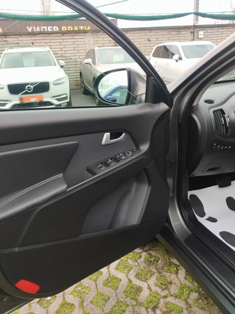 Kia Sportage 2.0 benzin navigation automatic 4* 4, снимка 14 - Автомобили и джипове - 53292517