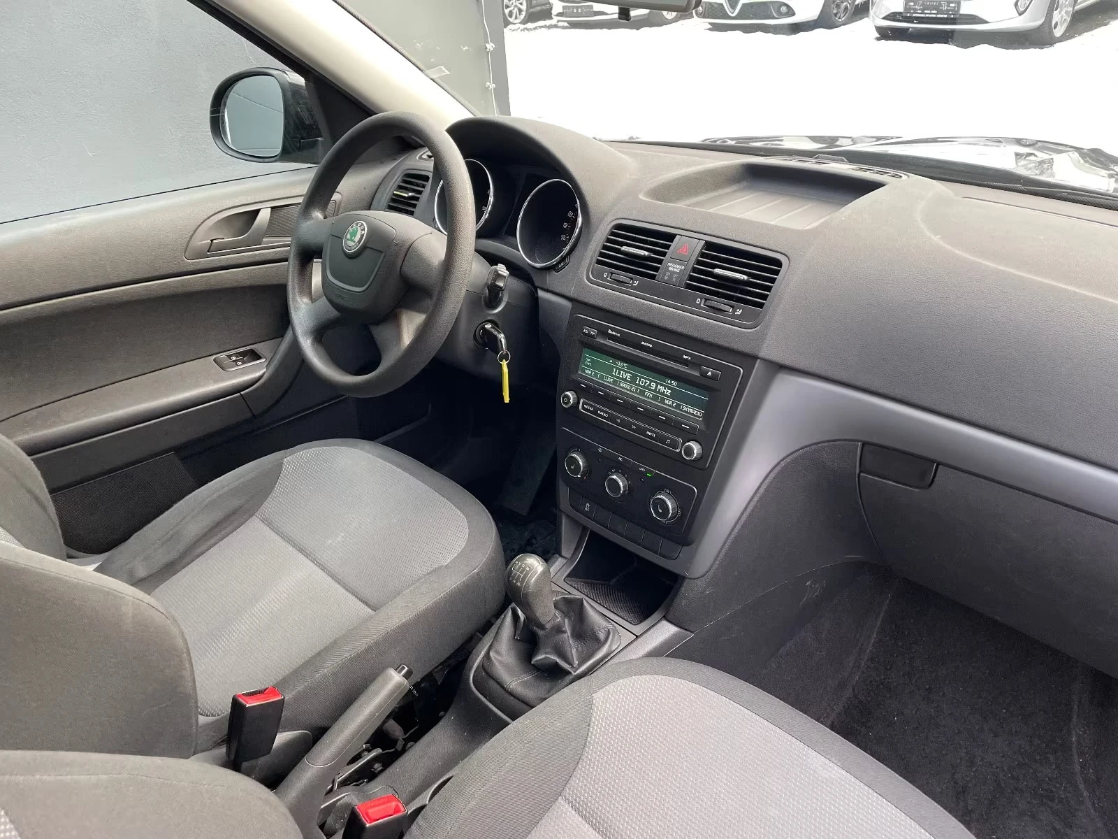 Skoda Yeti, снимка 5 - Автомобили и джипове - 53713646