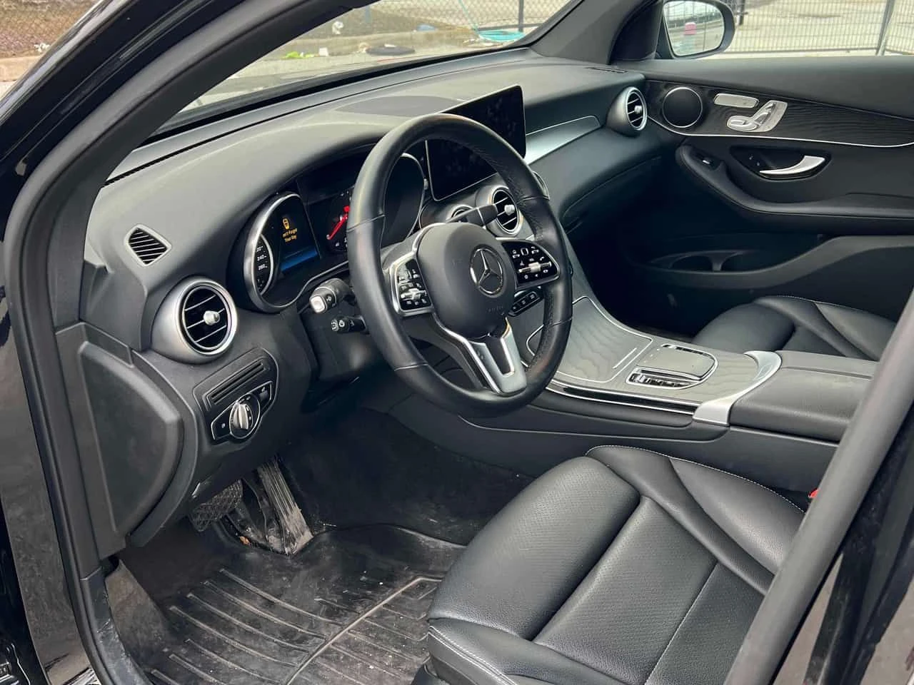 Mercedes-Benz GLC 300 COUPE/CARFAX/ПАНОРАМА/БЕЗ ЗАБЕЛЕЖКИ , снимка 7 - Автомобили и джипове - 54045856