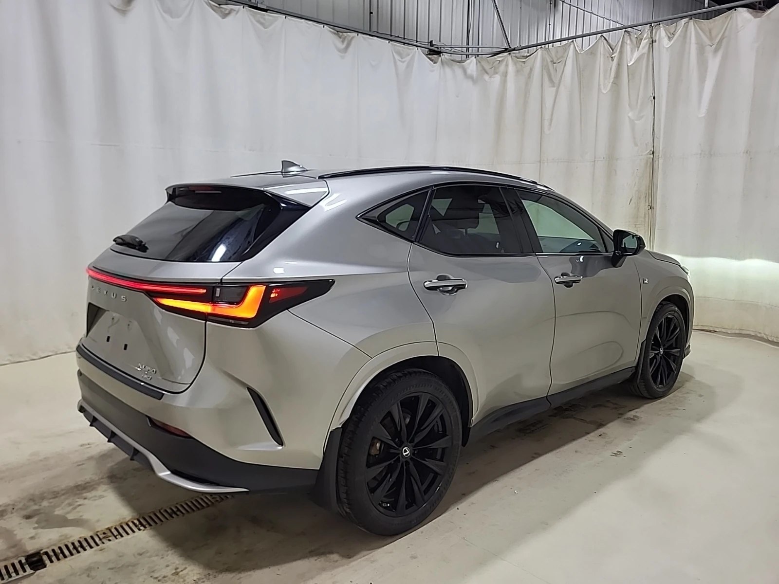 Lexus NX 350h Blind Spot * ОБДУХВАНЕ * CARFAX * АВТО КРЕДИТ * , снимка 3 - Автомобили и джипове - 54726858