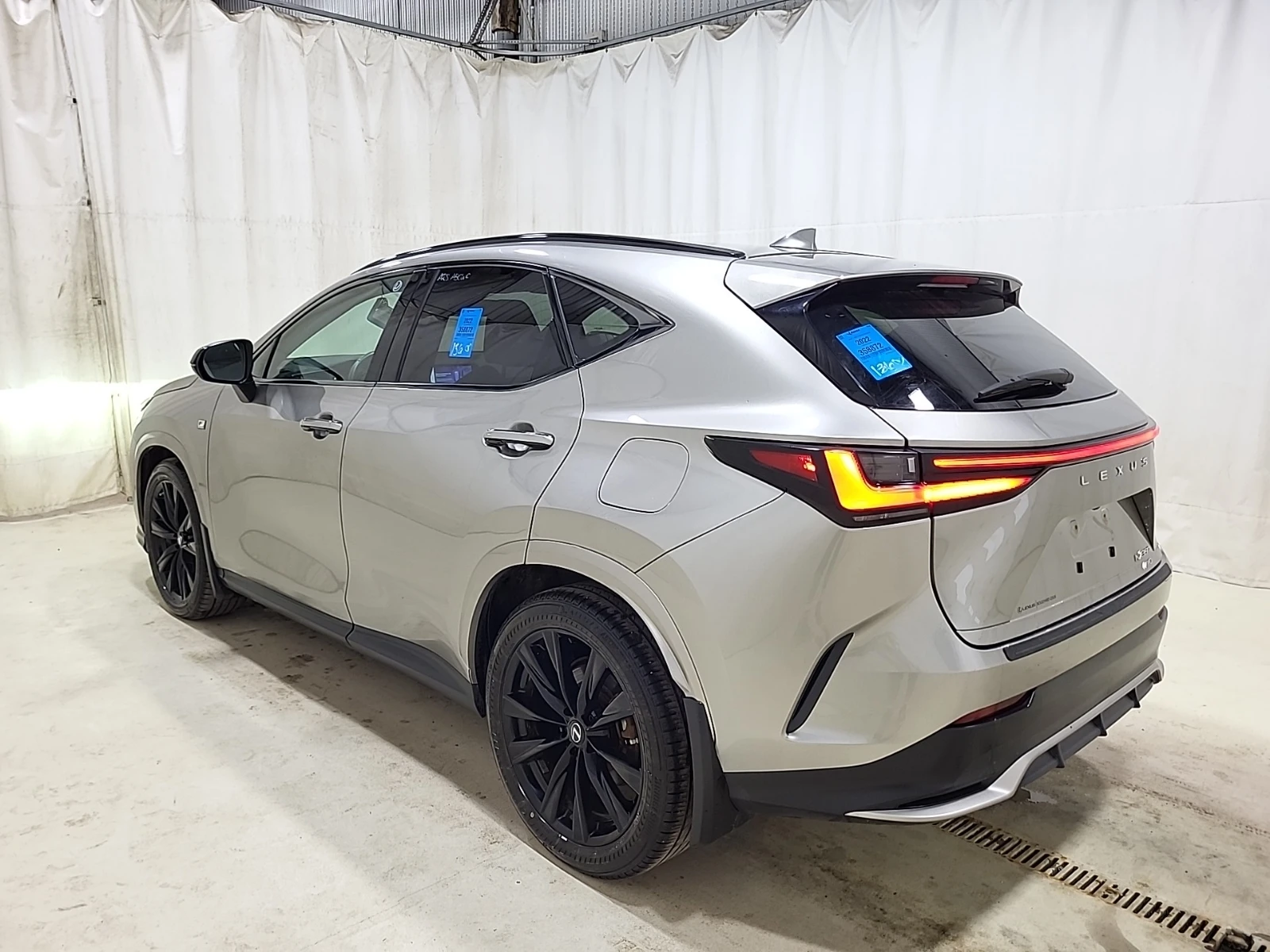 Lexus NX 350h Blind Spot * ОБДУХВАНЕ * CARFAX * АВТО КРЕДИТ * , снимка 4 - Автомобили и джипове - 54726858
