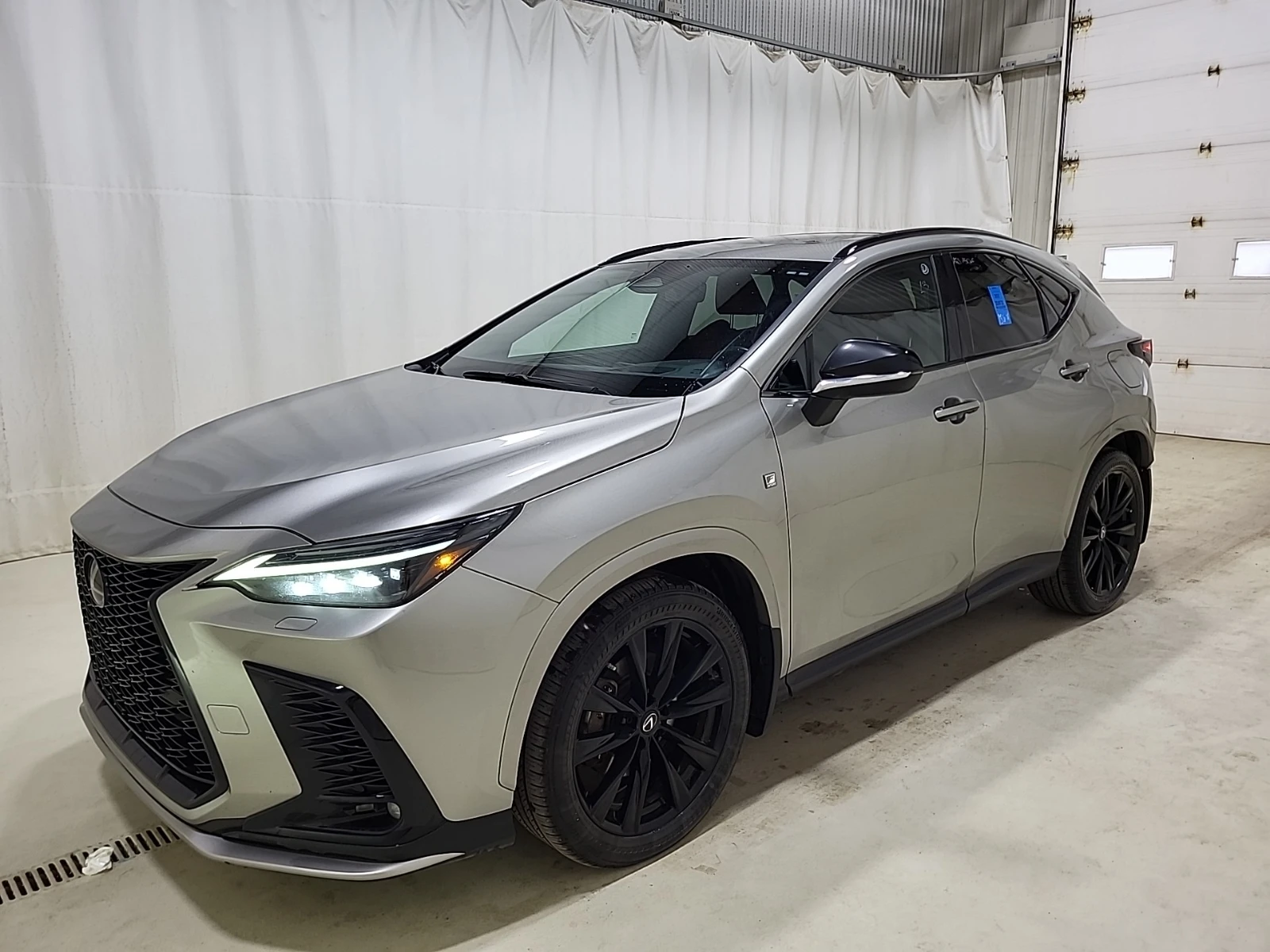 Lexus NX 350h Blind Spot * ОБДУХВАНЕ * CARFAX * АВТО КРЕДИТ * 