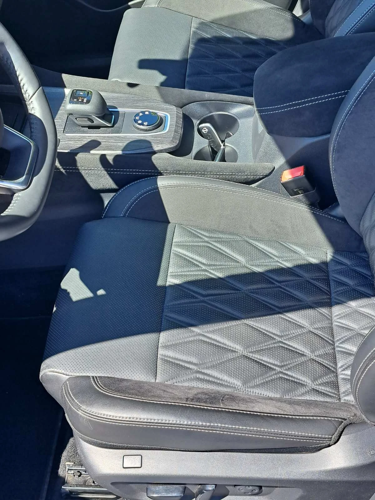 Nissan Qashqai 1.3 DiG-T HO 4x4 CVT Tekna Plus, снимка 11 - Автомобили и джипове - 55102298