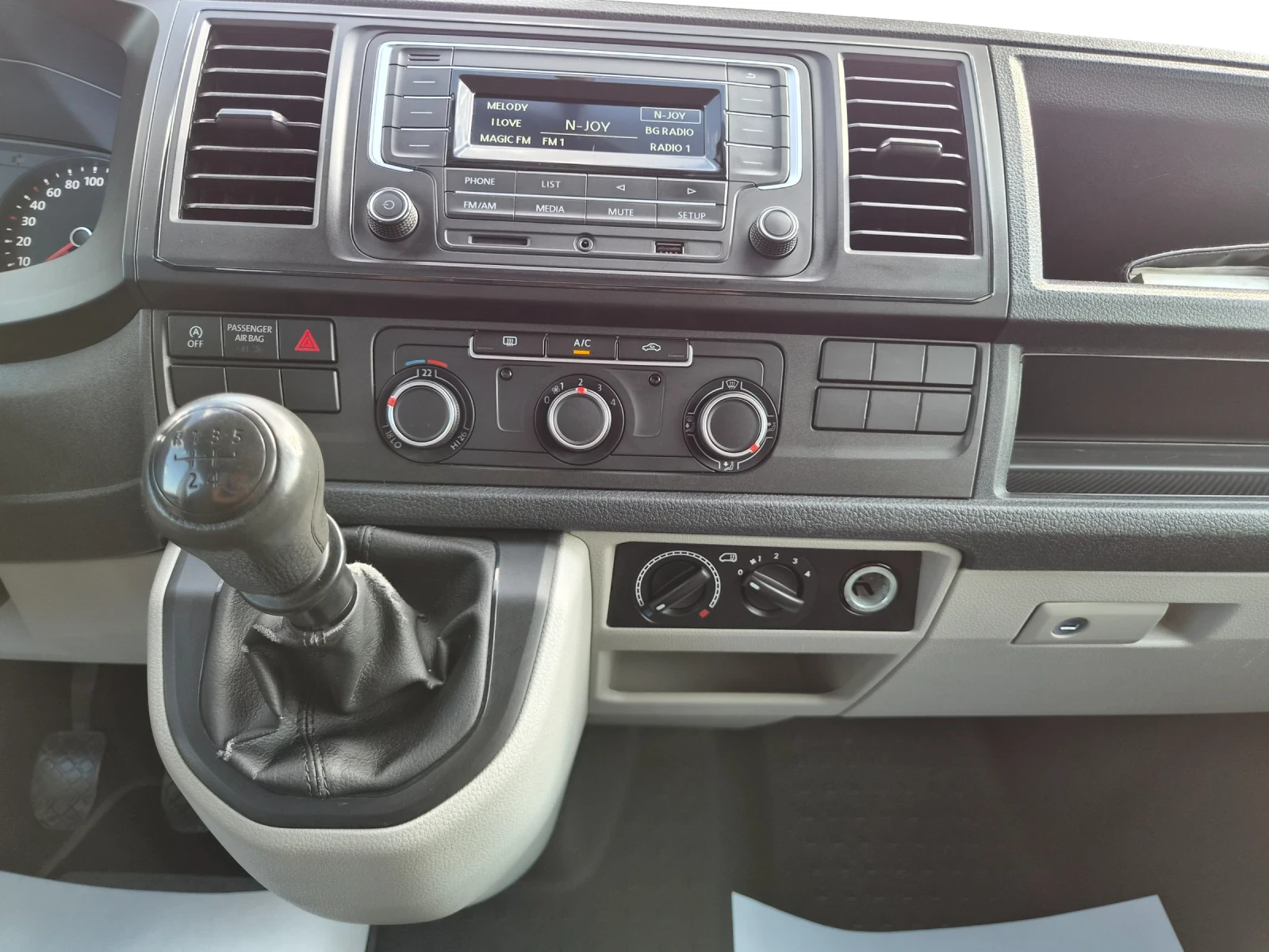 VW Transporter 2.0TDI 8+ 1 места ЕВРО 6, снимка 13 - Бусове и автобуси - 55928132