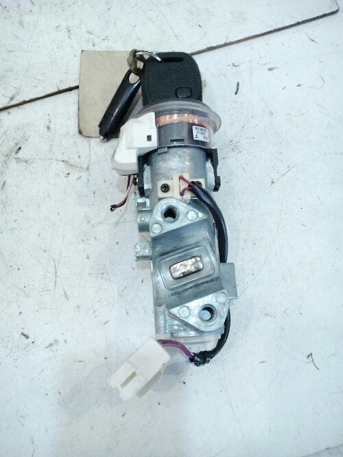 Контактен ключ Субару Легаси