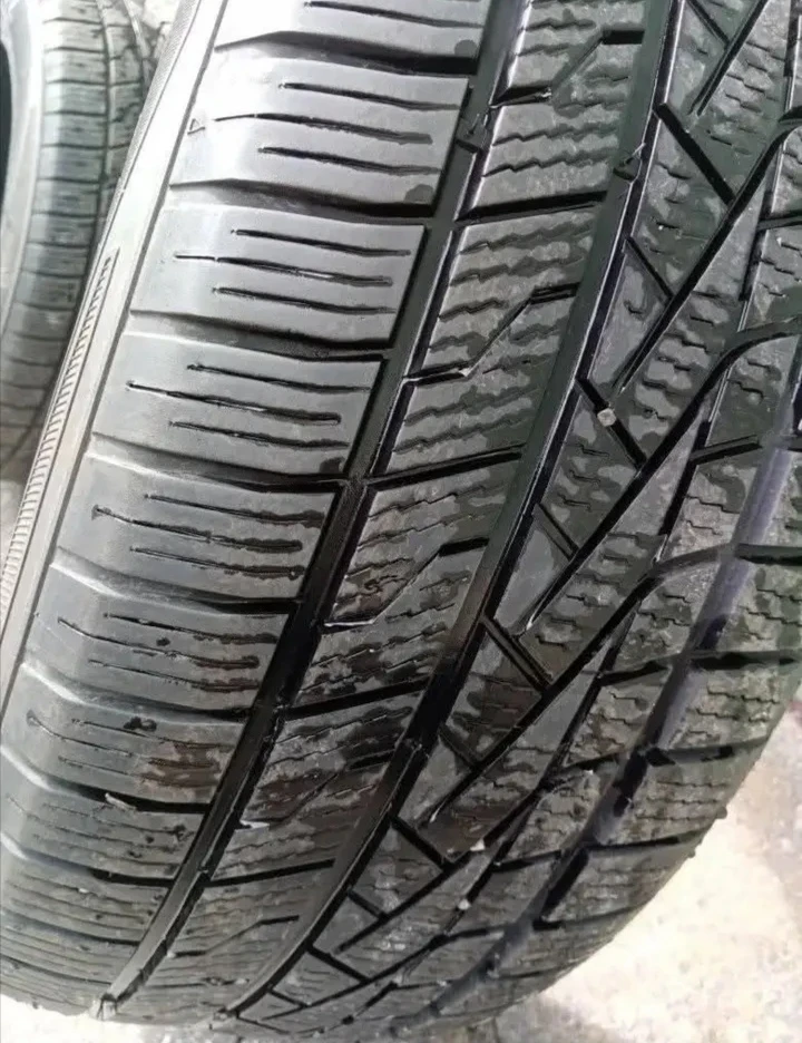 Гуми Всесезонни 255/55R18, снимка 2 - Гуми и джанти - 51131363