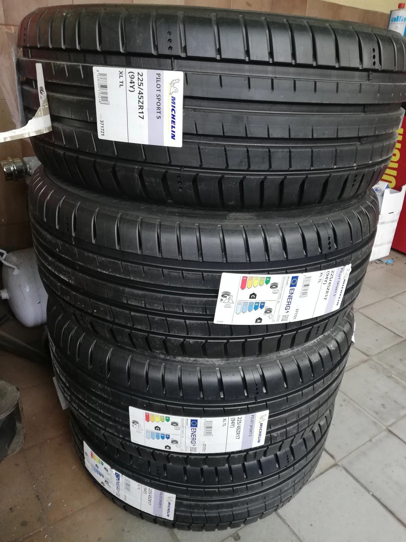 Гуми Летни 225/45R17, снимка 8 - Гуми и джанти - 53890806