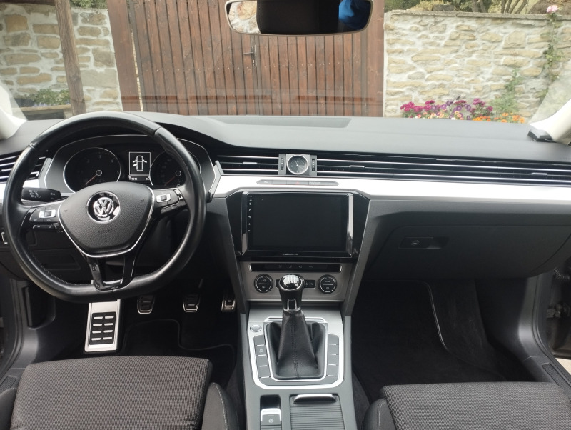 VW Passat 1.6tdi, снимка 12 - Автомобили и джипове - 46370615