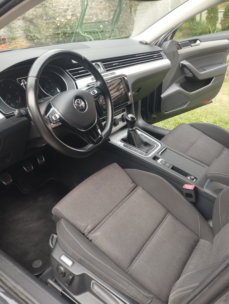 VW Passat 1.6tdi, снимка 7 - Автомобили и джипове - 46370615
