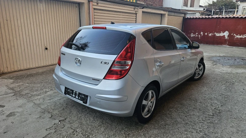 Hyundai I30 1.6 CRDI, снимка 4 - Автомобили и джипове - 49472418