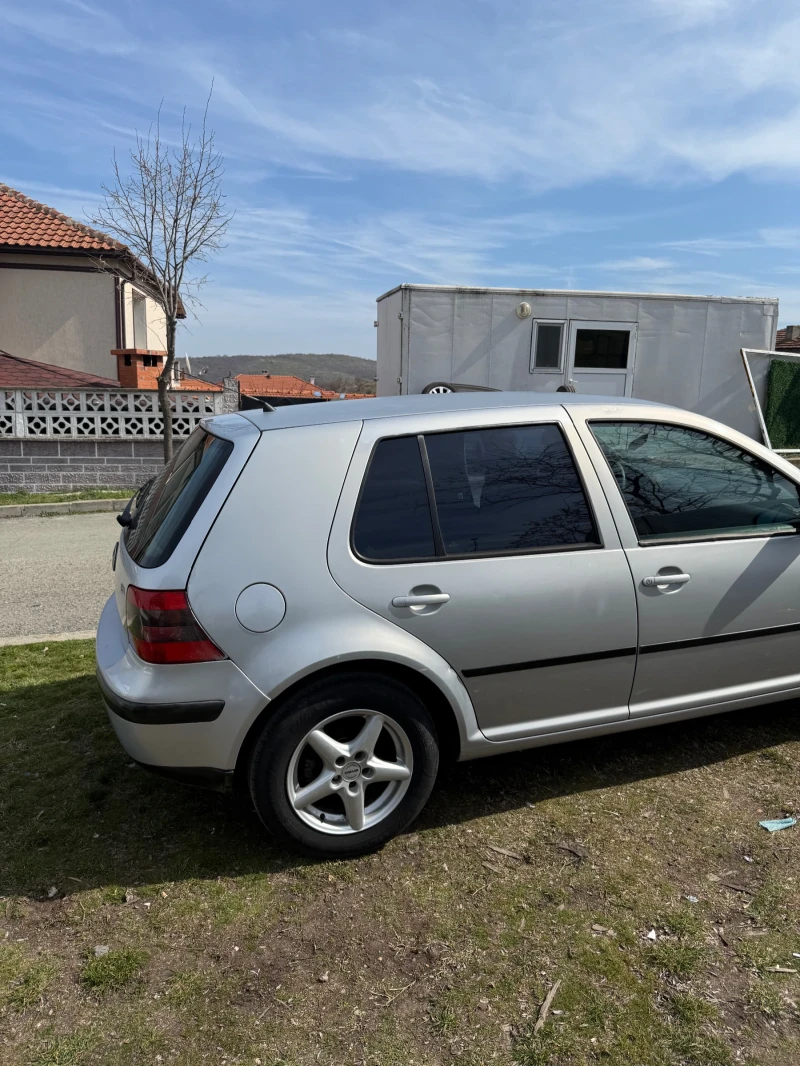 VW Golf, снимка 2 - Автомобили и джипове - 49448068