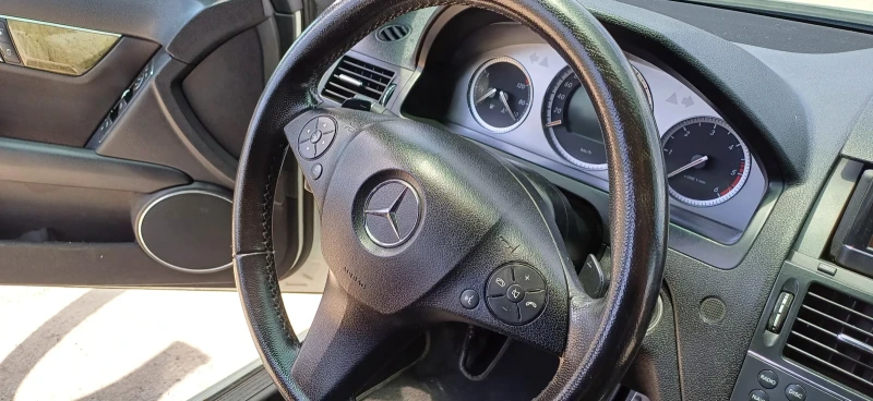 Mercedes-Benz C 220 AMG SPORT + , снимка 17 - Автомобили и джипове - 52565032