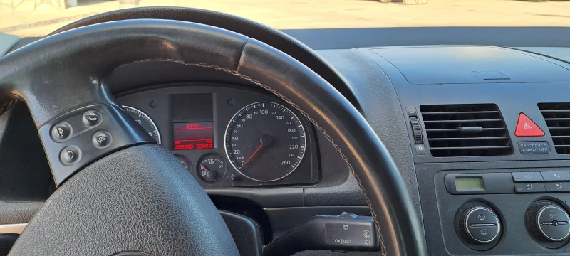 VW Touran, снимка 4 - Автомобили и джипове - 52938620