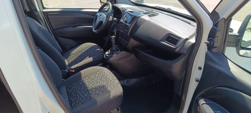 Opel Combo 1.6CDTI, снимка 8 - Автомобили и джипове - 53022189