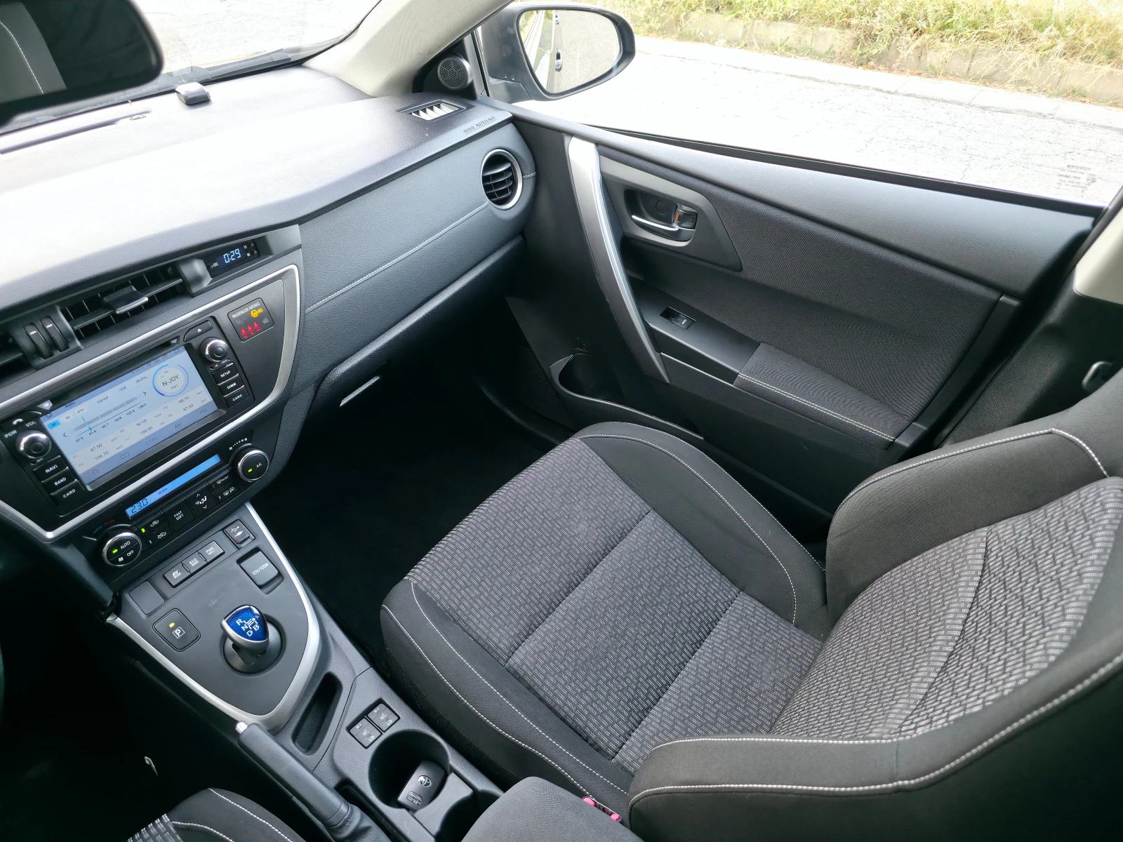 Toyota Auris 1.8i HSD | Mobile.bg — изображение 13