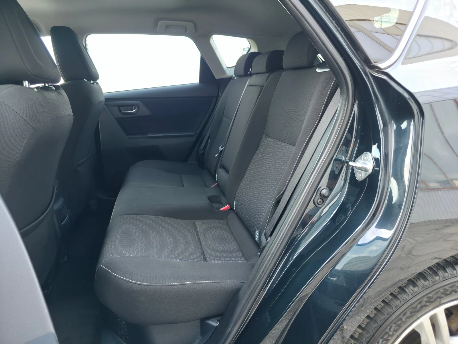 Toyota Auris 1.8i HSD | Mobile.bg — изображение 15