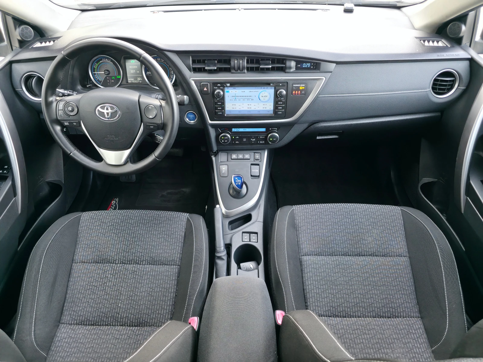 Toyota Auris 1.8i HSD - изображение 9