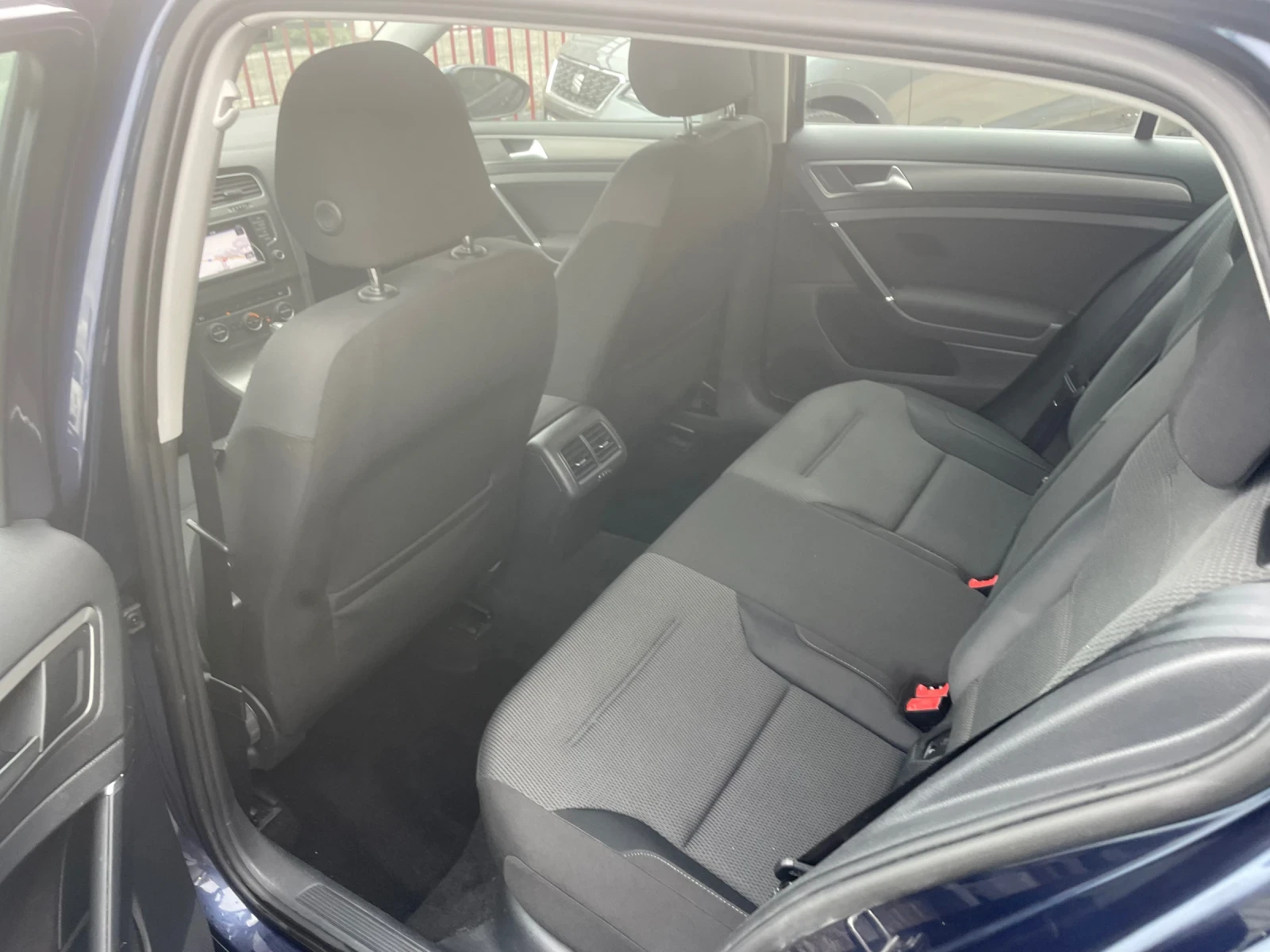 VW Golf 1.6TDI AUTOMATIC  - изображение 9