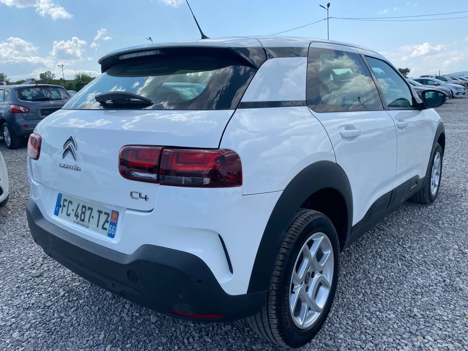 Citroen C4 Cactus 1.2i 2018/12M 73000Km AUTOMATIC * NAVI * carplay - изображение 2