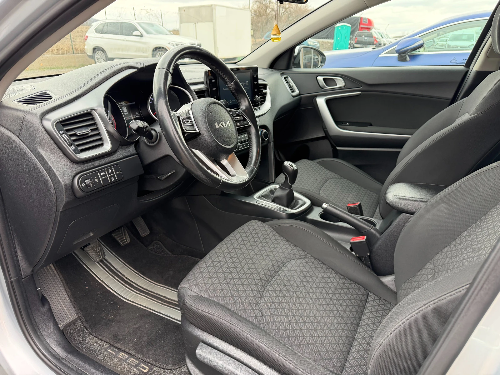 Kia Ceed 1.5 T-GDI / Обслужена / Пълна история от Киа, снимка 8 - Автомобили и джипове - 53962281