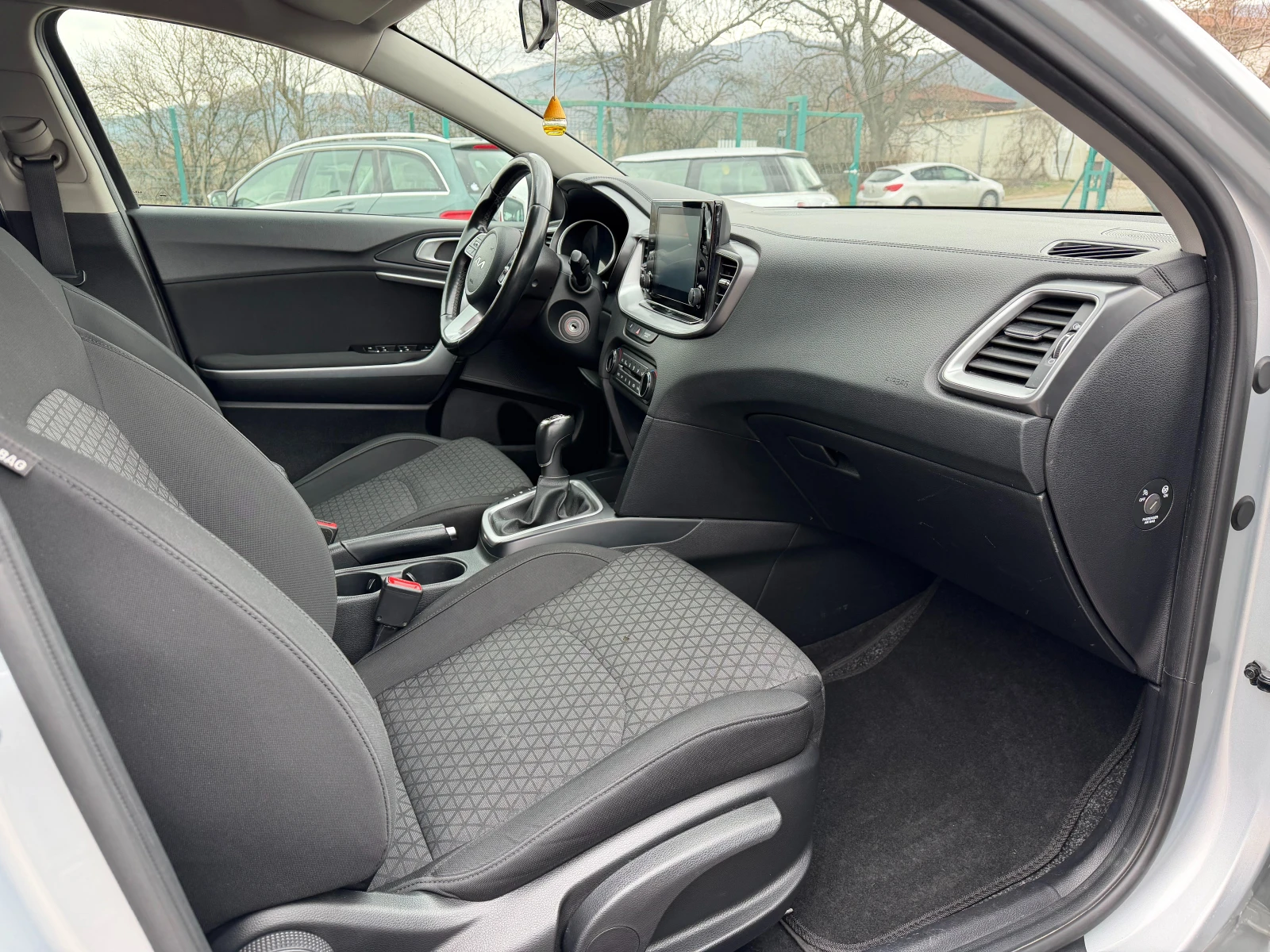 Kia Ceed 1.5 T-GDI / Обслужена / Пълна история от Киа, снимка 11 - Автомобили и джипове - 53962281