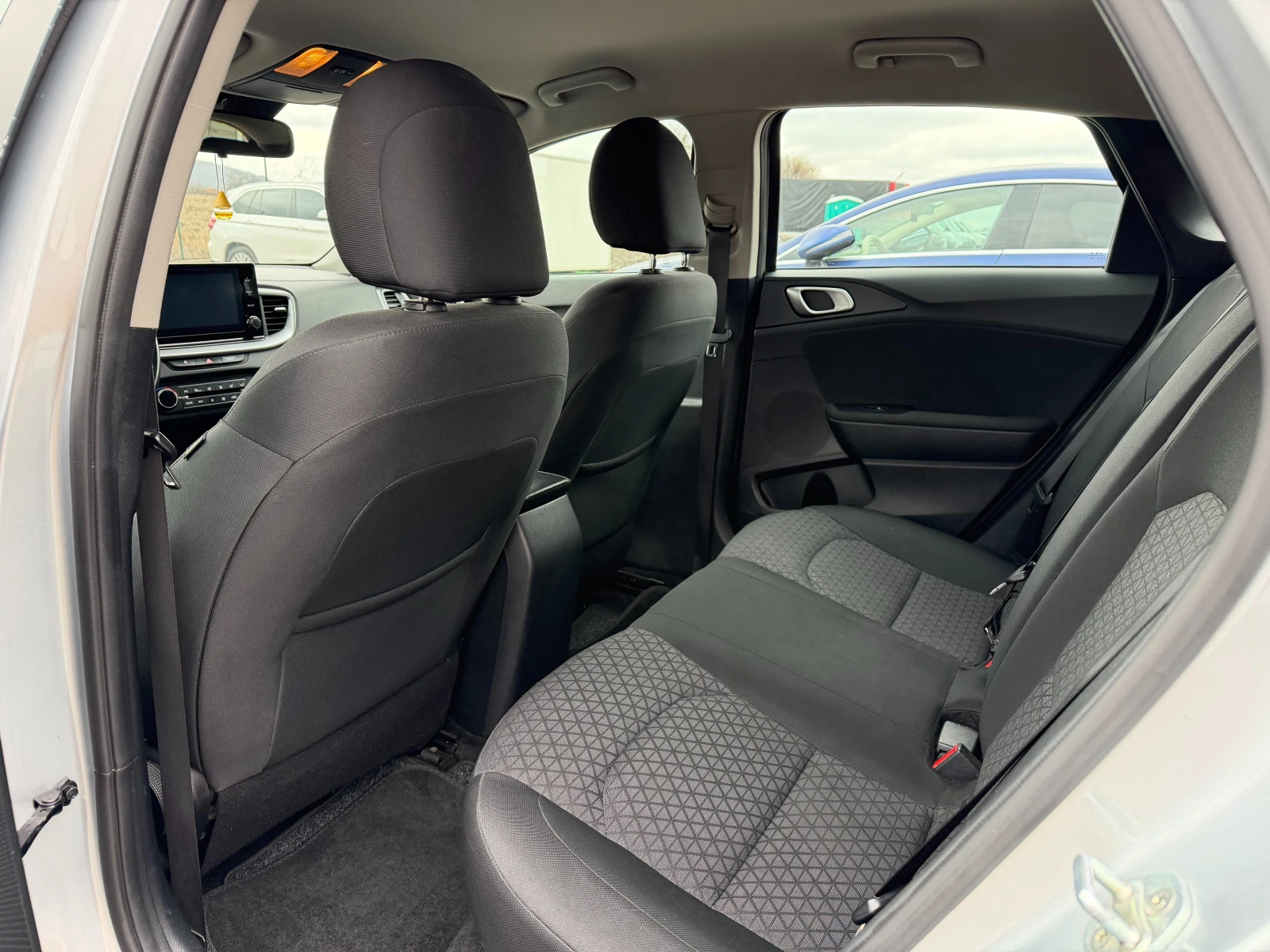 Kia Ceed 1.5 T-GDI / Обслужена / Пълна история от Киа, снимка 10 - Автомобили и джипове - 53962281