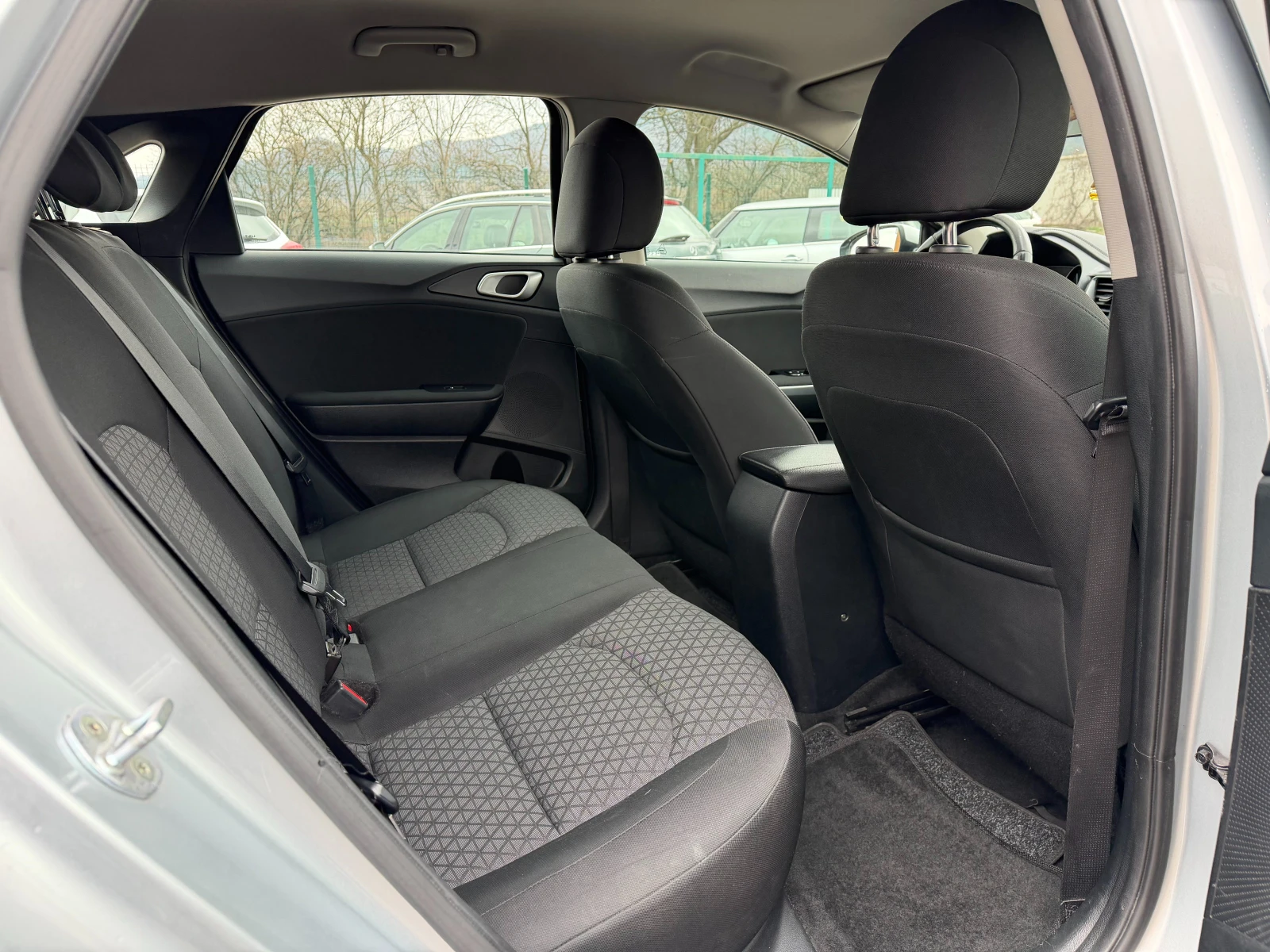 Kia Ceed 1.5 T-GDI / Обслужена / Пълна история от Киа, снимка 12 - Автомобили и джипове - 53962281