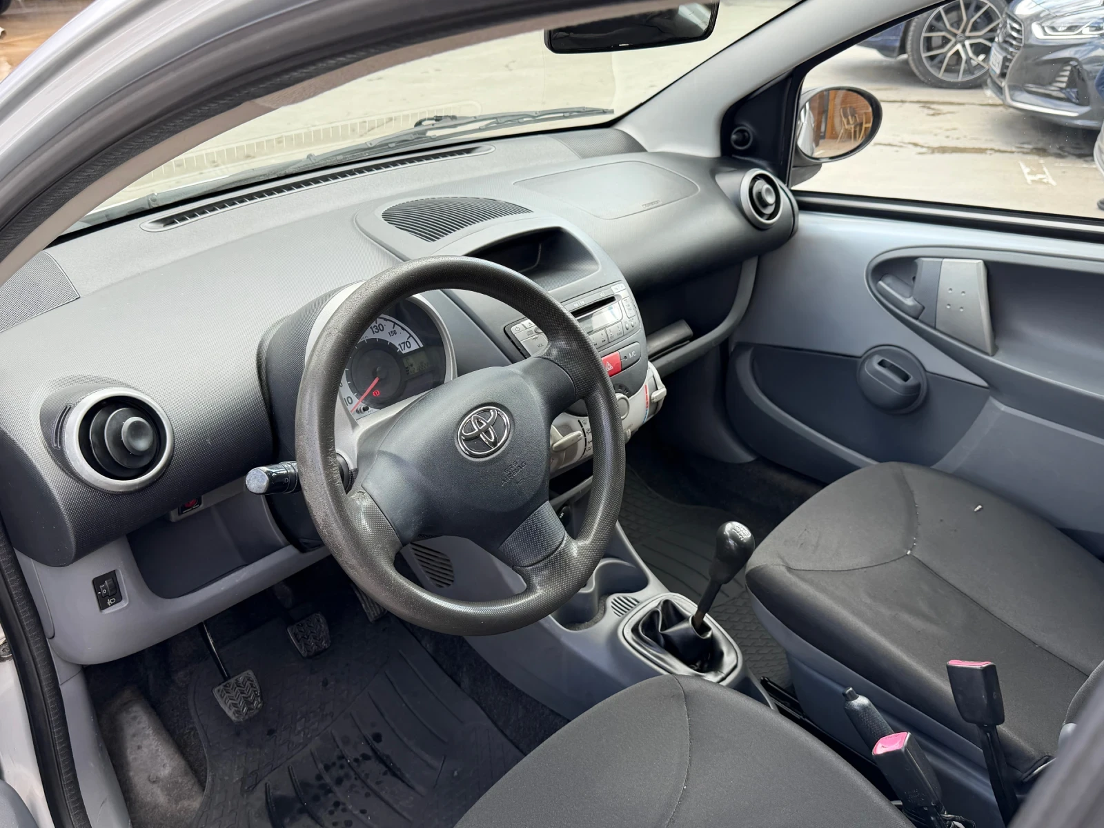 Toyota Aygo, снимка 8 - Автомобили и джипове - 54008996