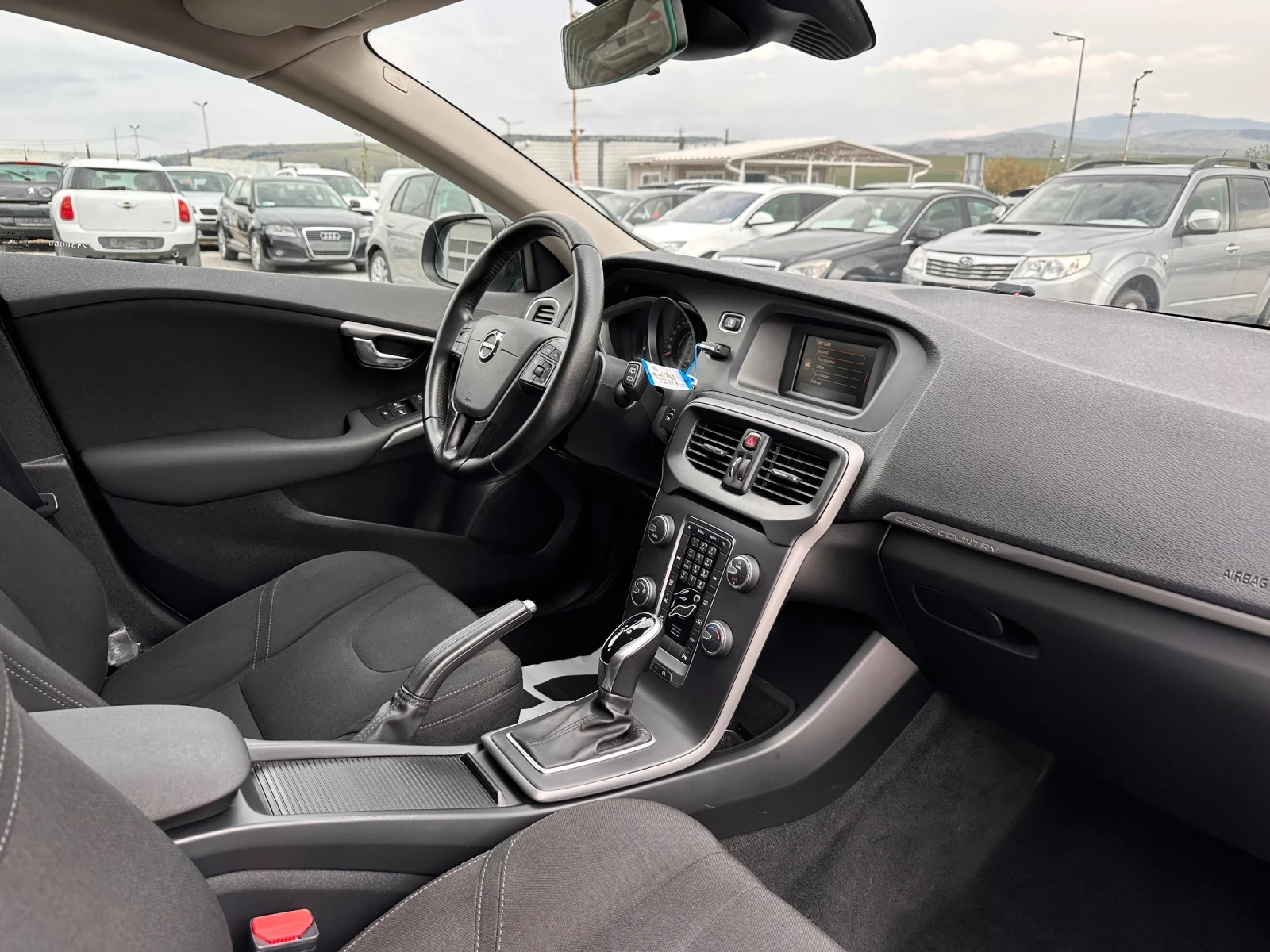 Volvo V40 2.0D-CROSS COUNTRY-KINETIC-УНИКАЛНО СЪСТОЯНИЕ-ТОП, снимка 15 - Автомобили и джипове - 54191541