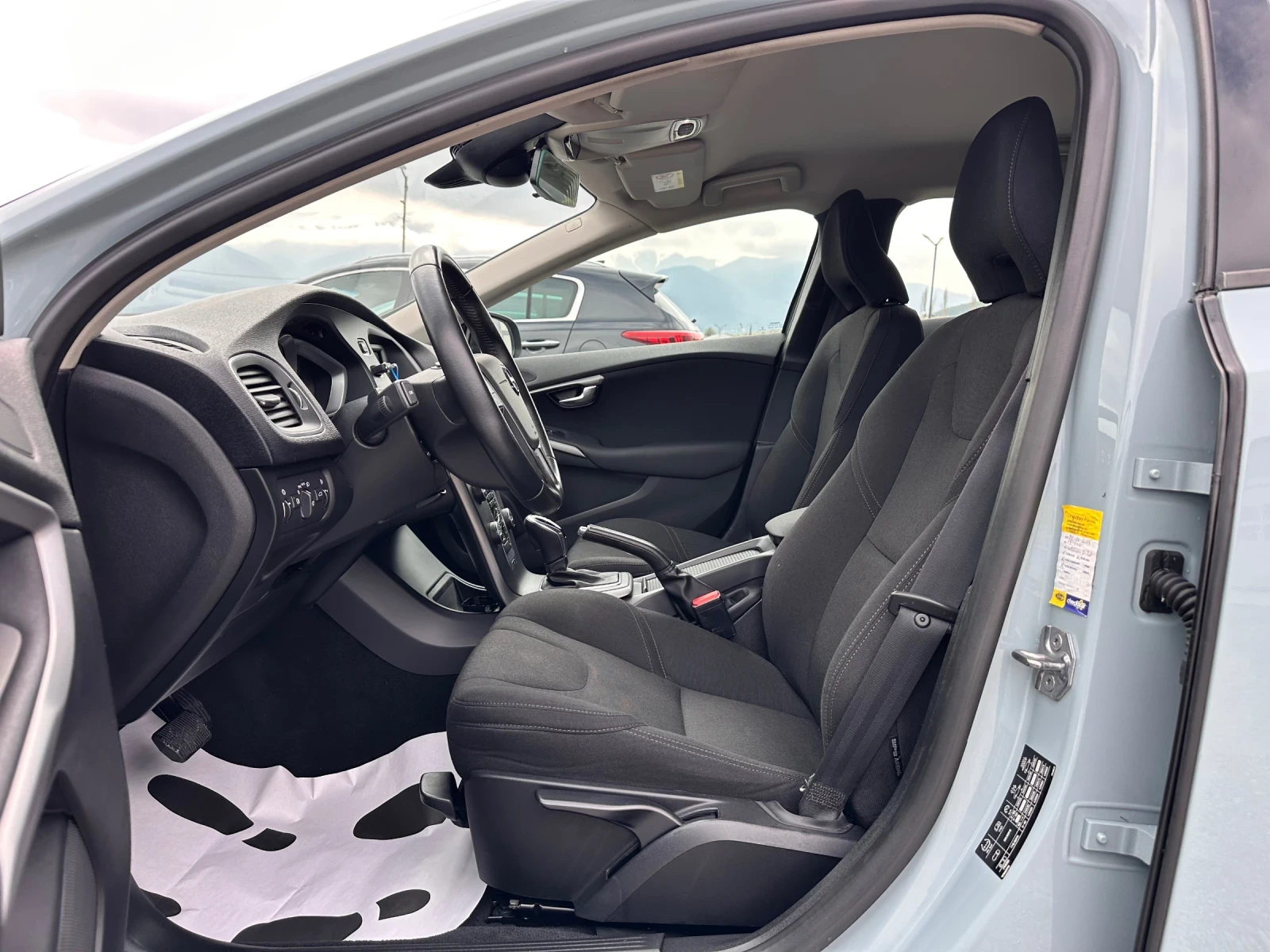 Volvo V40 2.0D-CROSS COUNTRY-KINETIC-УНИКАЛНО СЪСТОЯНИЕ-ТОП, снимка 9 - Автомобили и джипове - 54191541