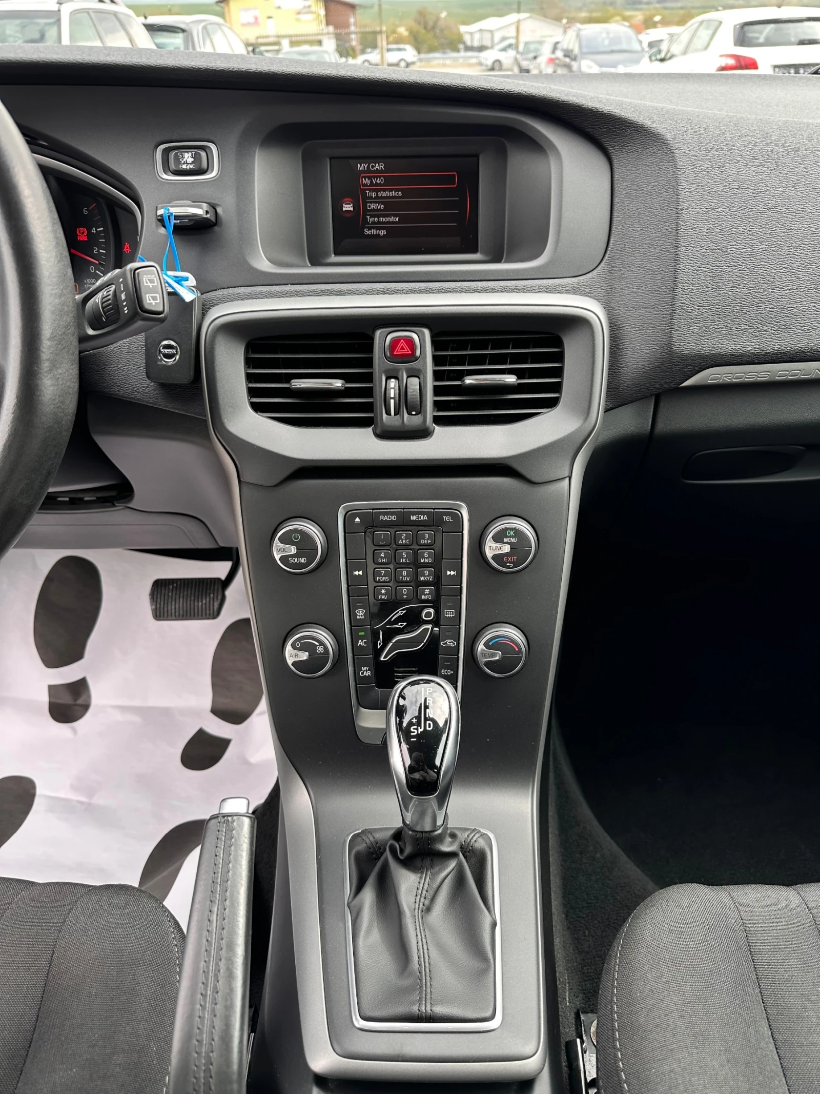 Volvo V40 2.0D-CROSS COUNTRY-KINETIC-УНИКАЛНО СЪСТОЯНИЕ-ТОП, снимка 12 - Автомобили и джипове - 54191541