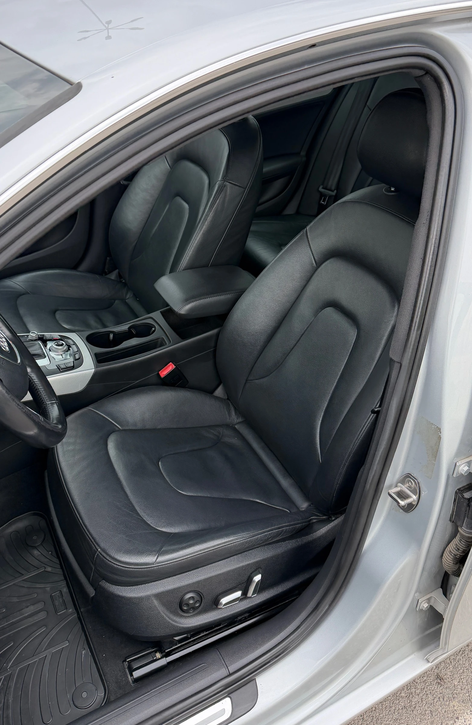 Audi A4 2.0 TDI 150кс, снимка 12 - Автомобили и джипове - 54359283