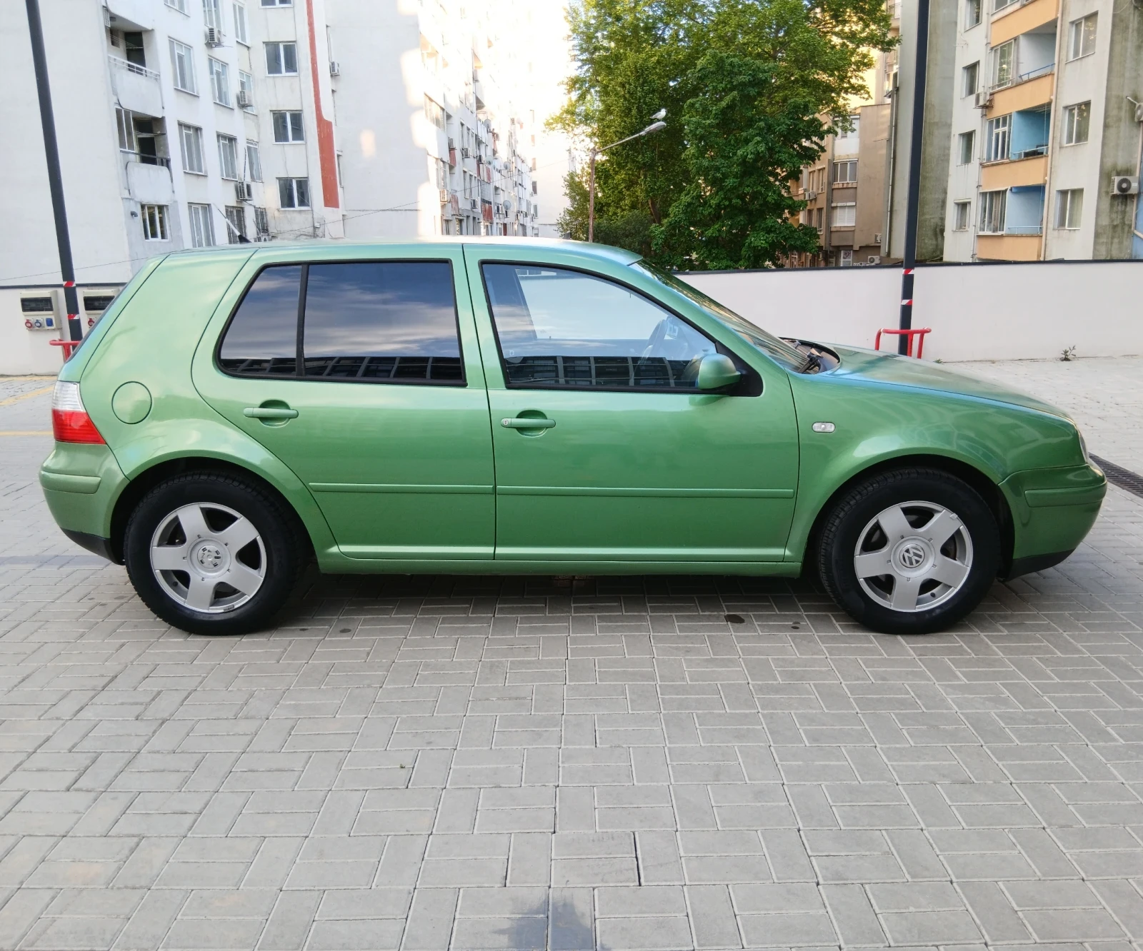VW Golf 1.8/Газ, снимка 4 - Автомобили и джипове - 54664877