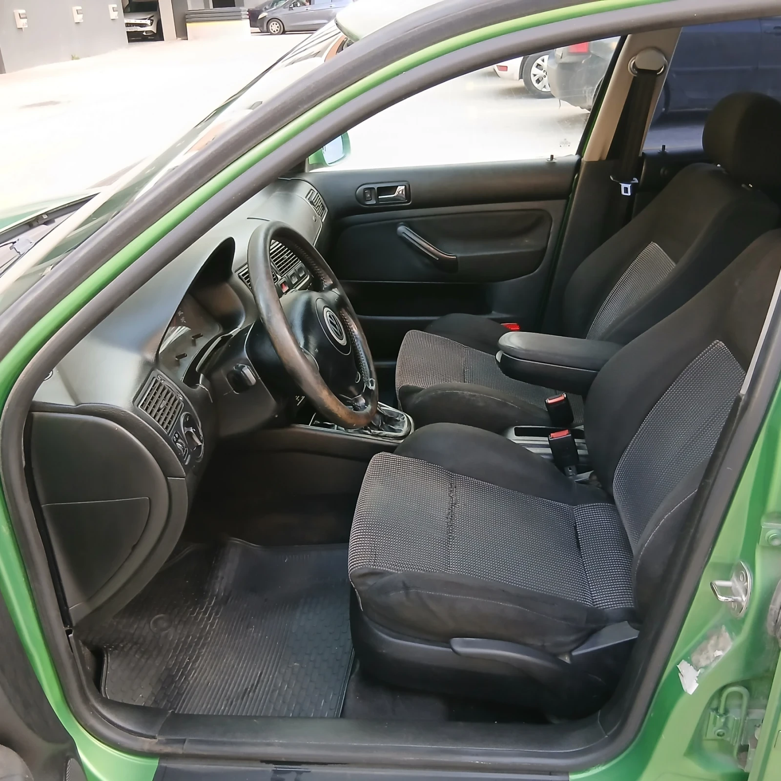 VW Golf 1.8/Газ, снимка 8 - Автомобили и джипове - 54664877