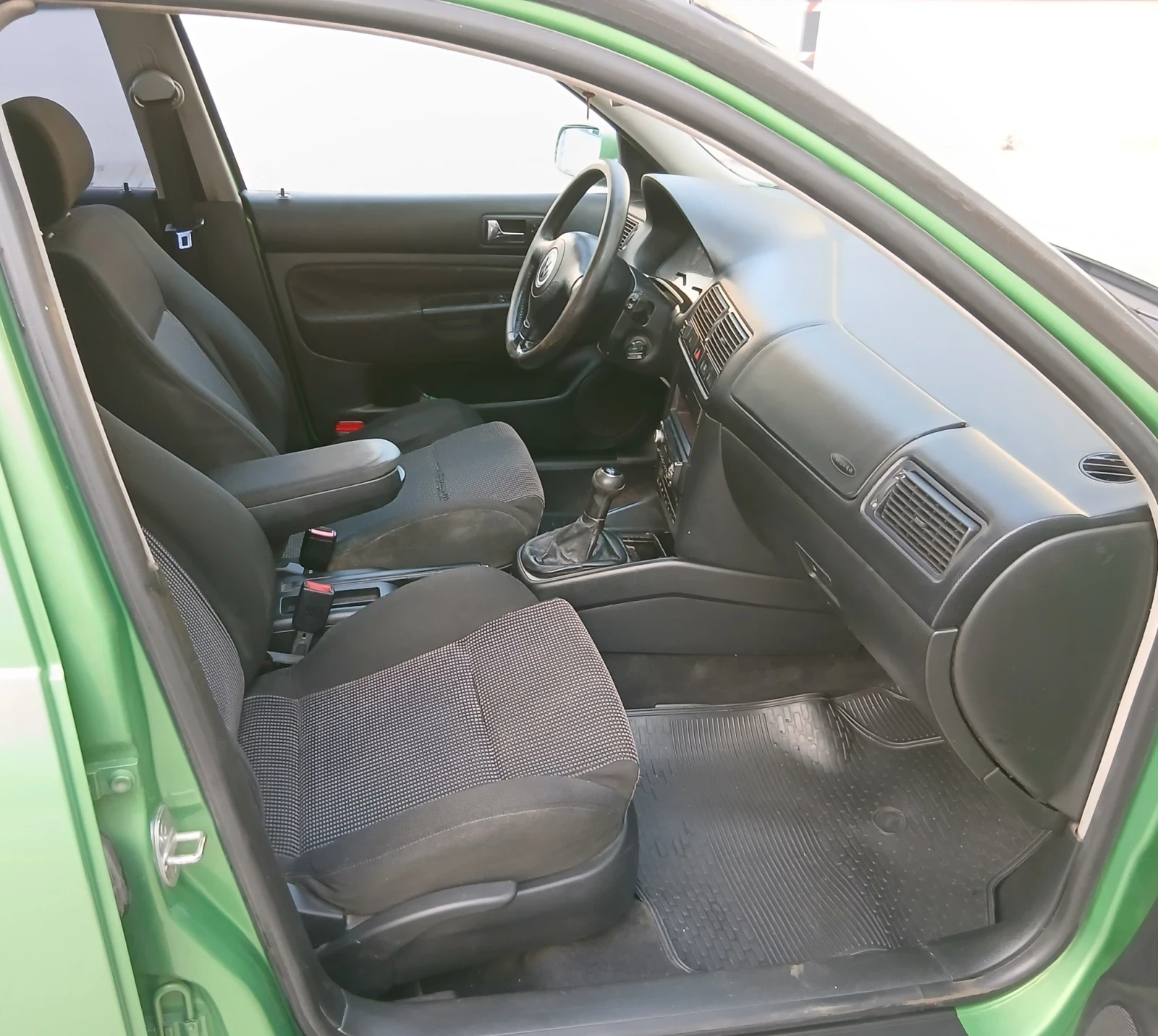 VW Golf 1.8/Газ, снимка 10 - Автомобили и джипове - 54664877