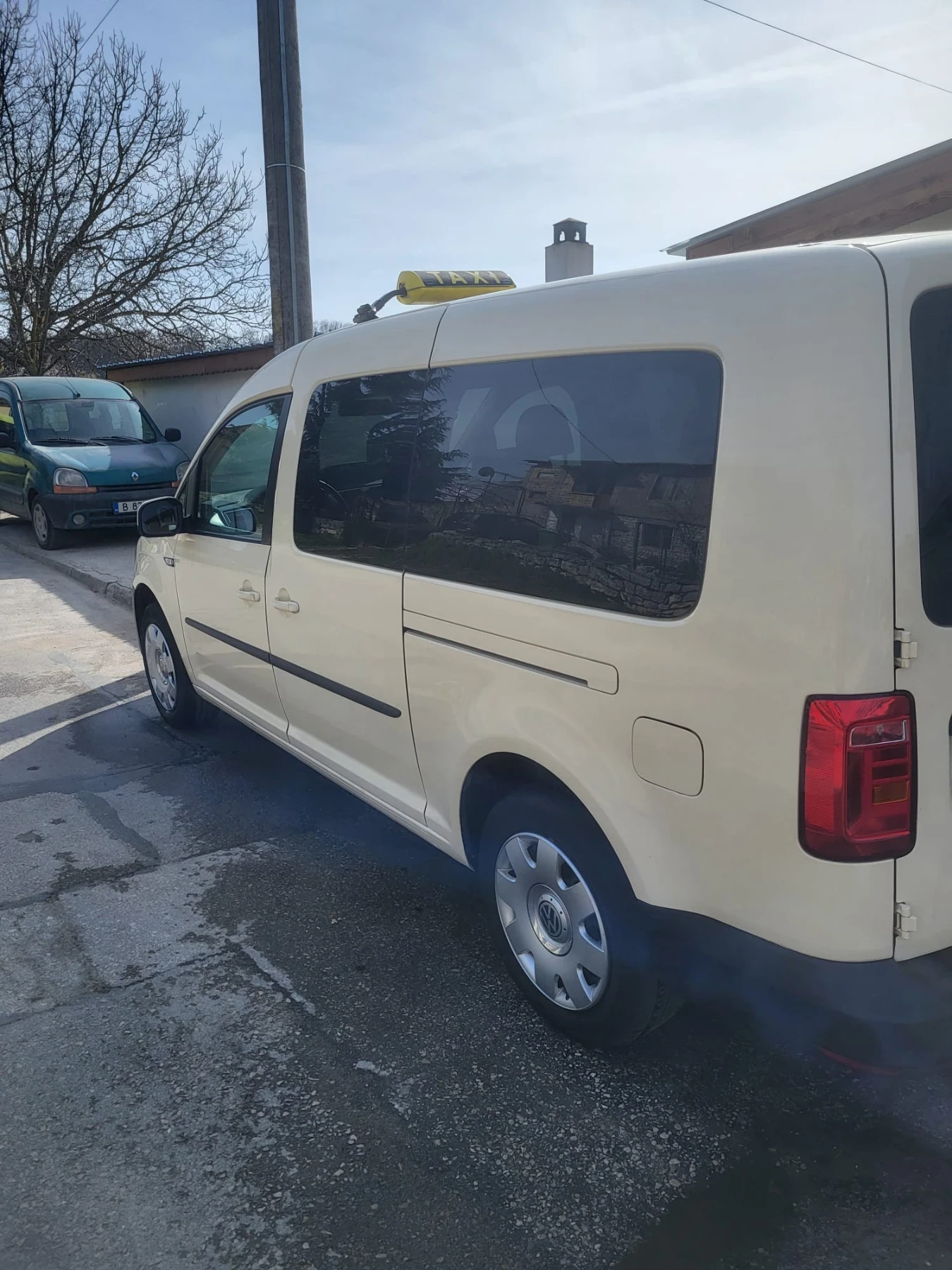 VW Caddy Макси 2000 TDI, снимка 4 - Автомобили и джипове - 55255692