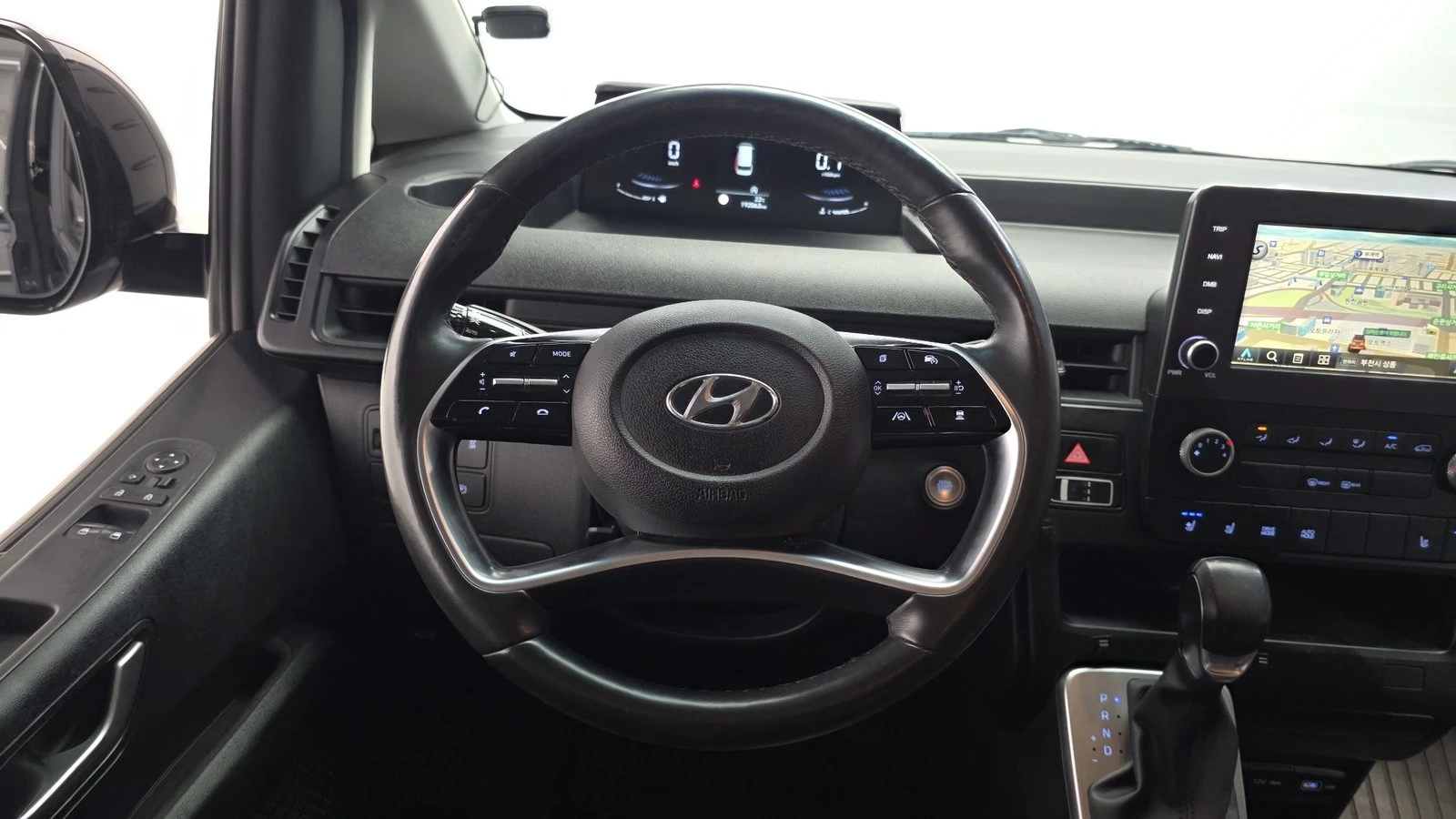 Hyundai Staria Modern* ЕЛ. БАГАЖНИК* BLIND SPOT* КРАЙНА ЦЕНА, снимка 13 - Автомобили и джипове - 55348372