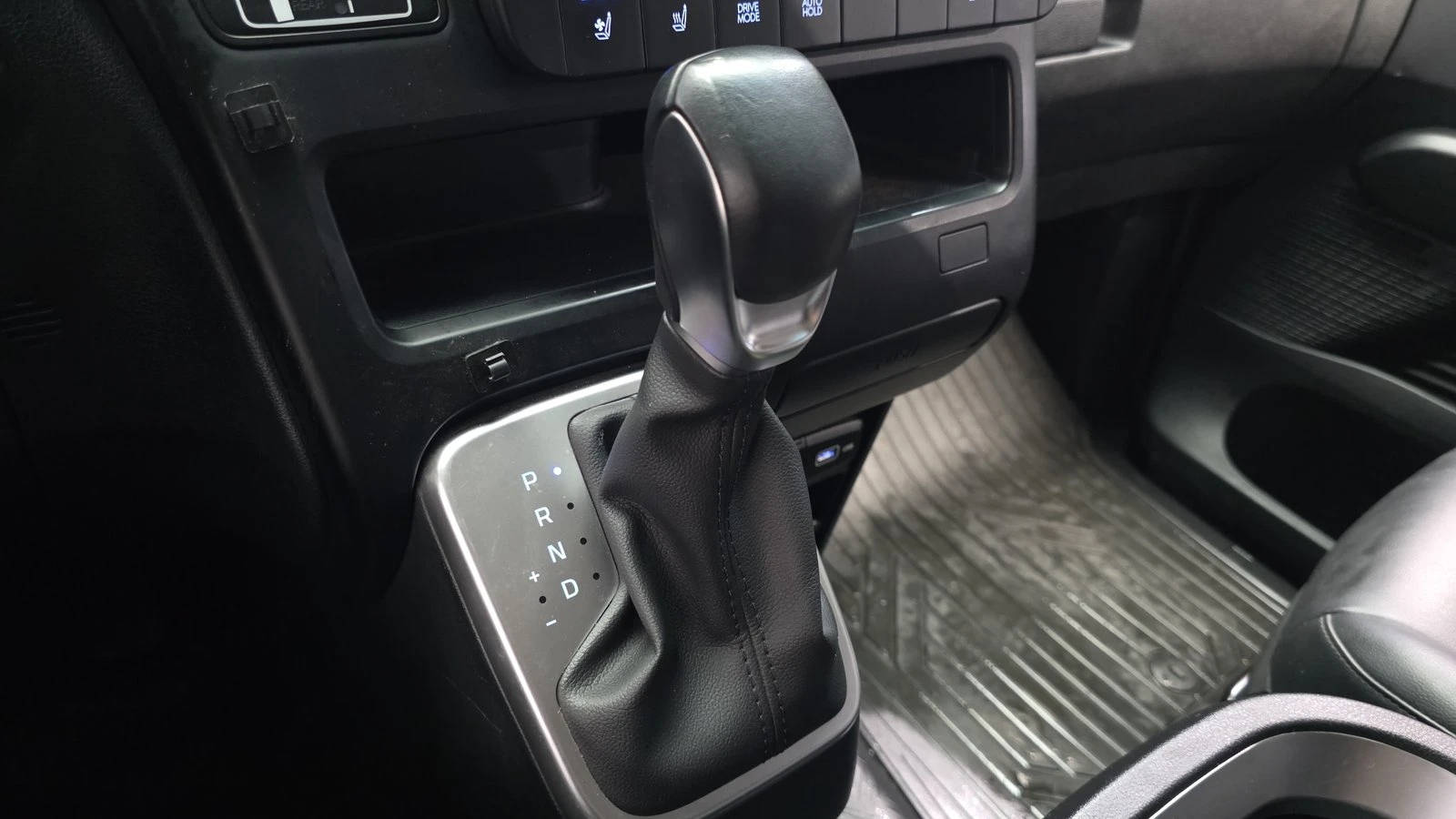 Hyundai Staria Modern* ЕЛ. БАГАЖНИК* BLIND SPOT* КРАЙНА ЦЕНА, снимка 9 - Автомобили и джипове - 55348372