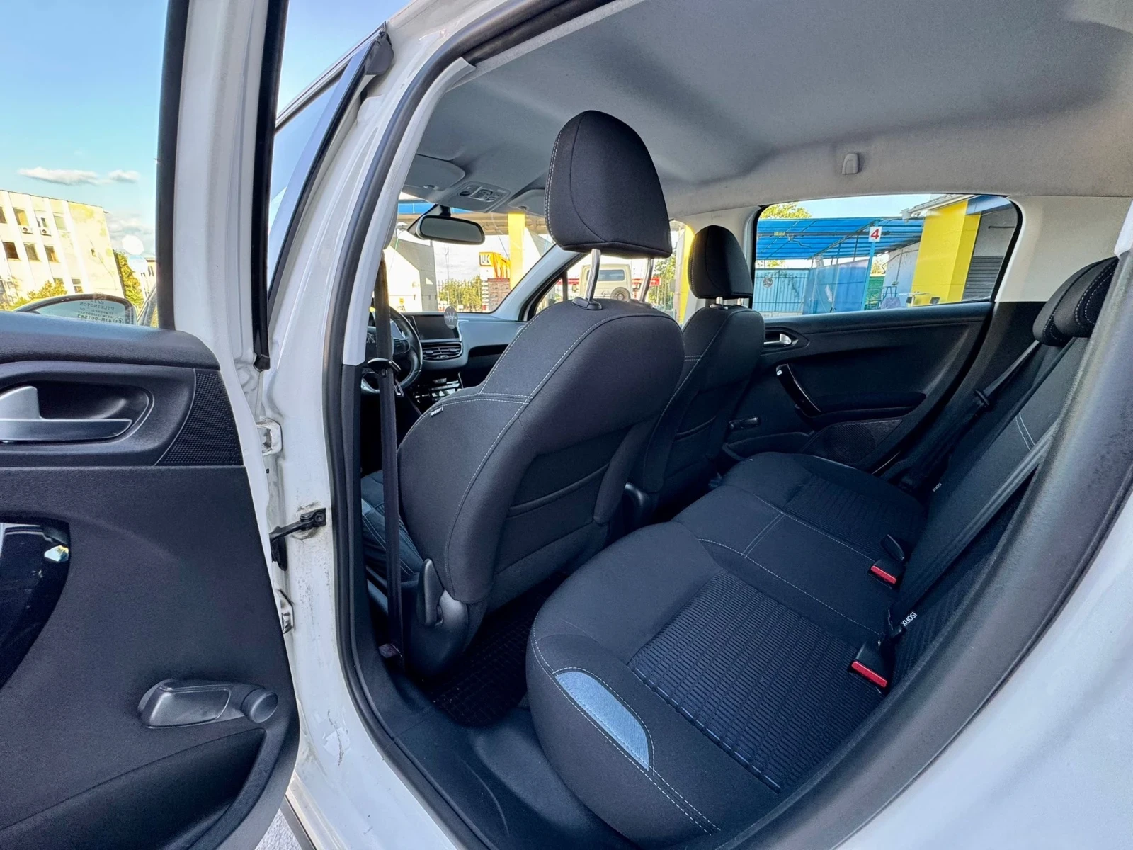Peugeot 208 1.6 BlueHDI / 90�.�. / 2014 / EURO5 / ����� | Mobile.bg � ����������� 13